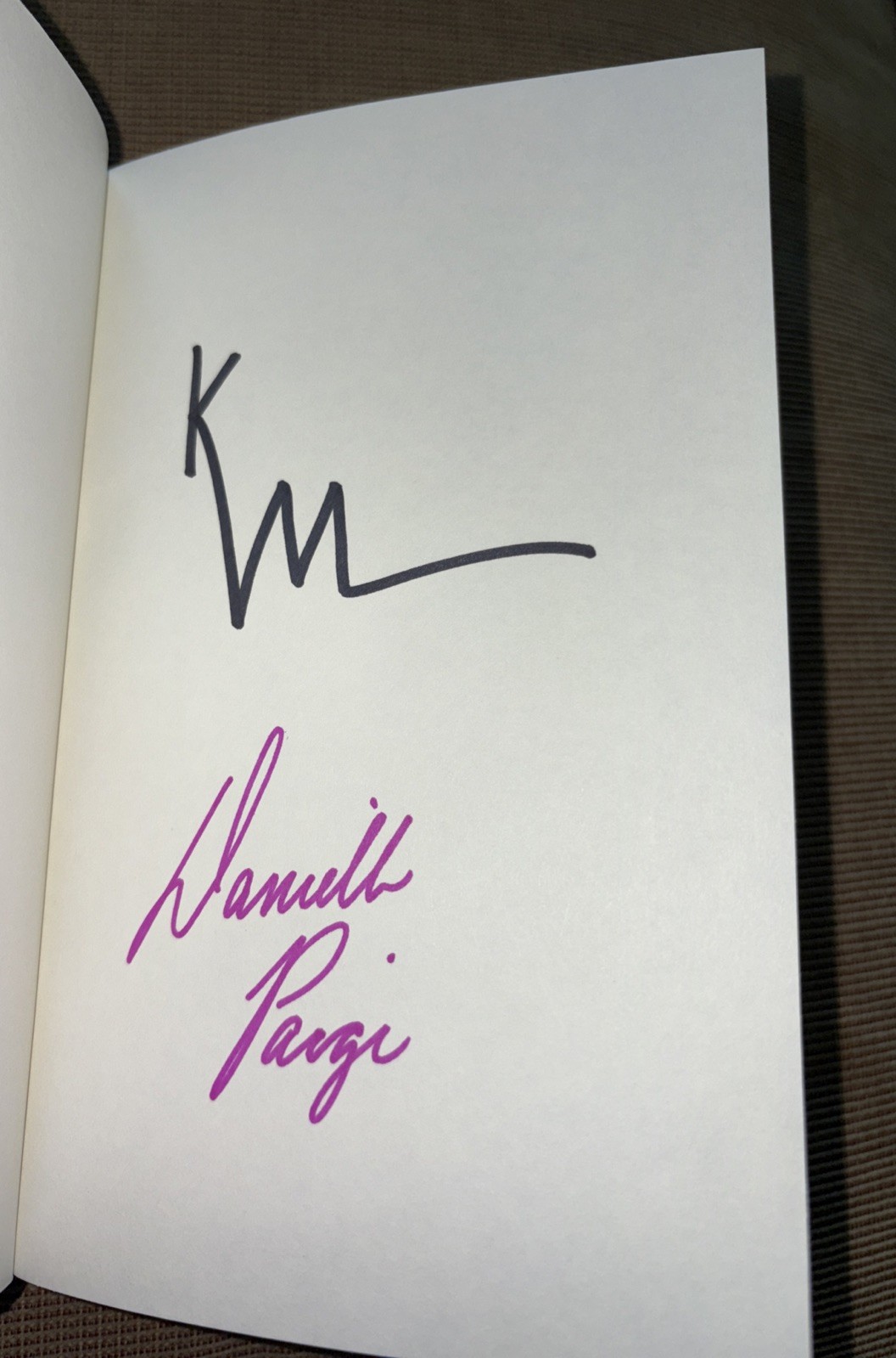 The Ravens (Signed Edition) Kass Morgan, Danielle Paige (2020/HC) NEW & FREE 📦