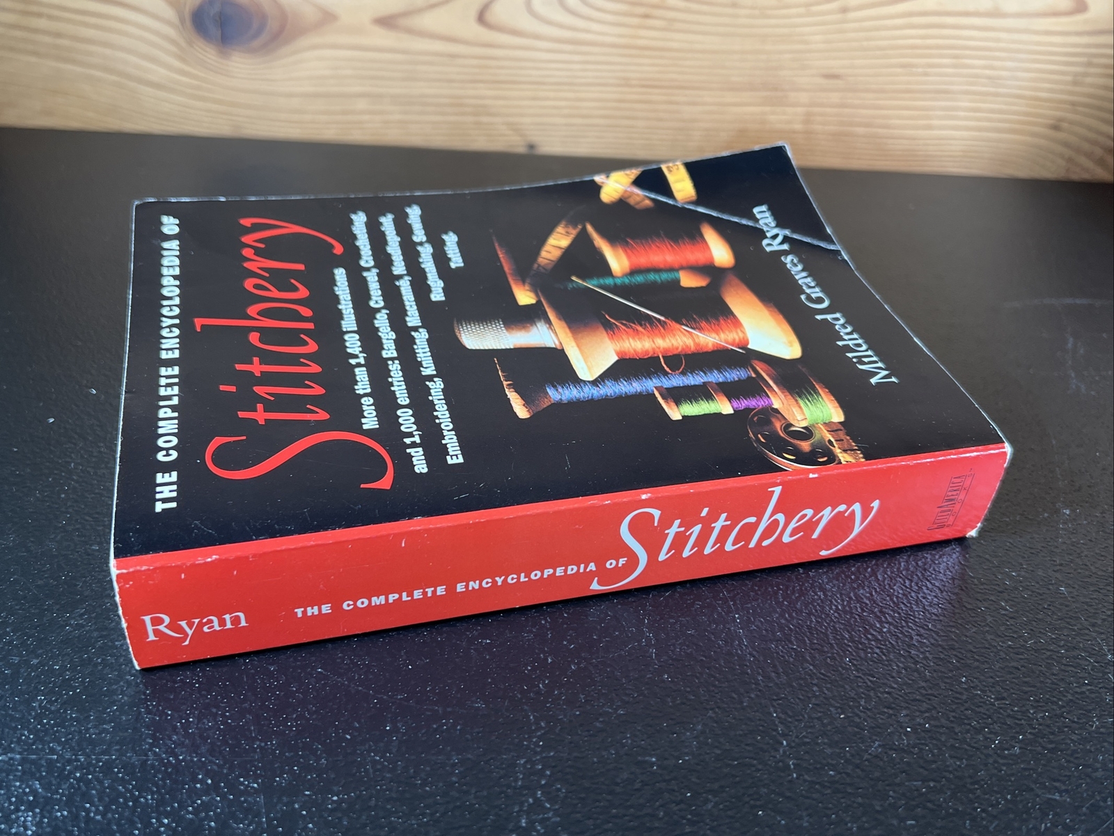 The Complete Encyclopedia of Stitchery by Mildred Graves Ryan (2000 PB)