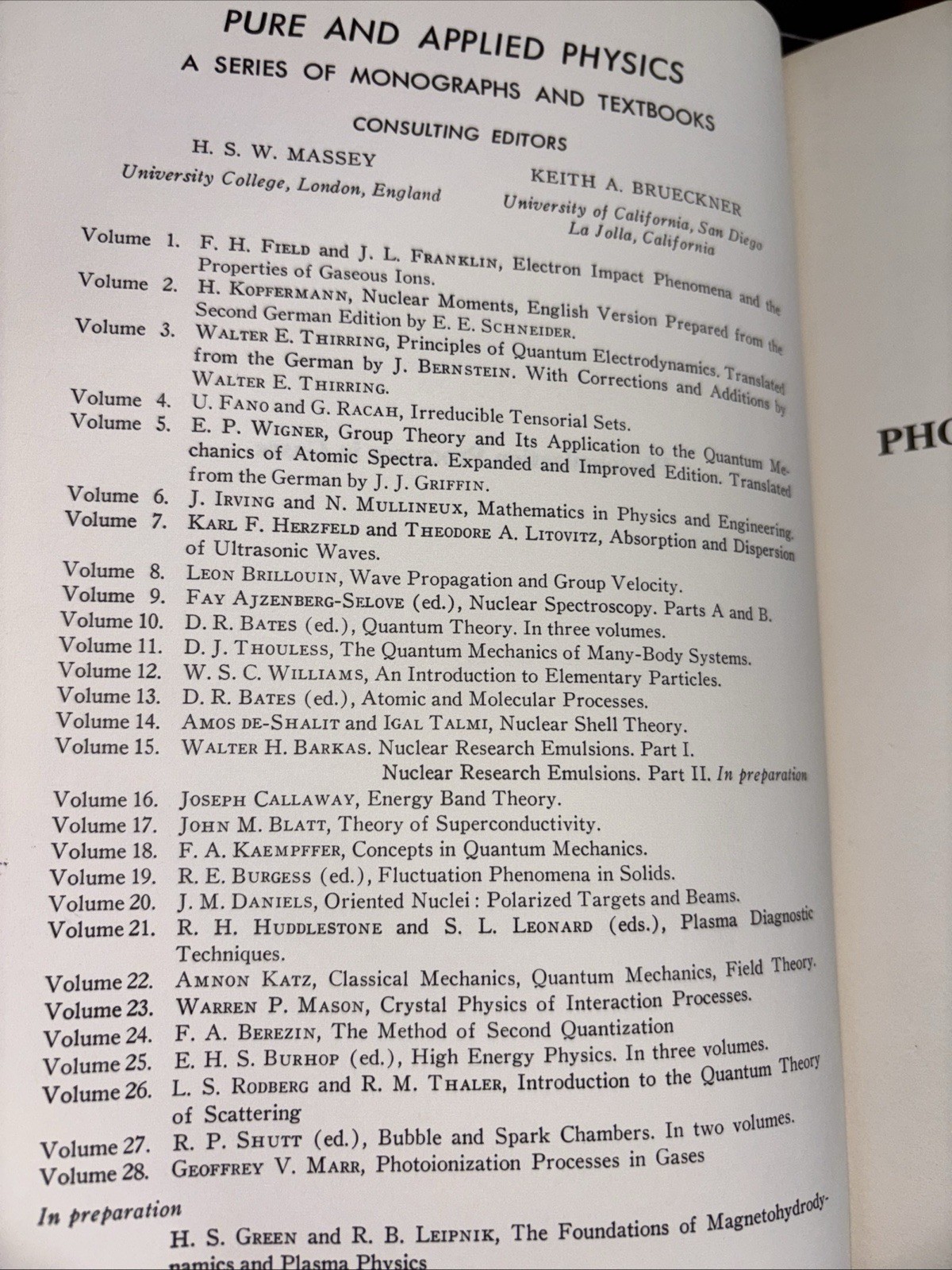 Wave Propagation and Group Velocity (Pure & Applied Physics)-Léon Brillouin-1962
