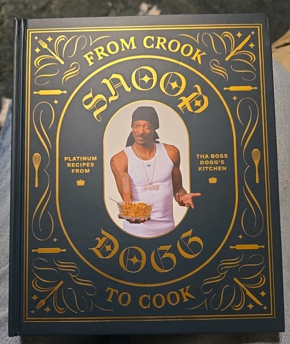 *SNOOP DOGG COOK BOOK*191 PAGES*FROM CROOK TO COOK*