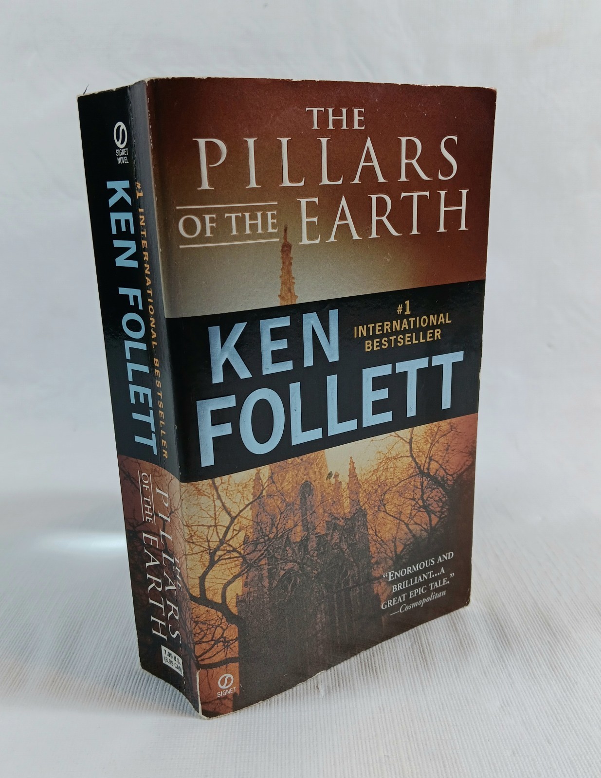 Pillars Of The Earth by Ken Follett, 2007 Paperback