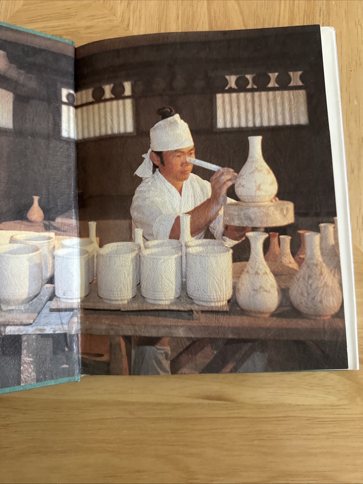 World of Korean Ceramics by Jon C. Covell (1986, Hardcover)