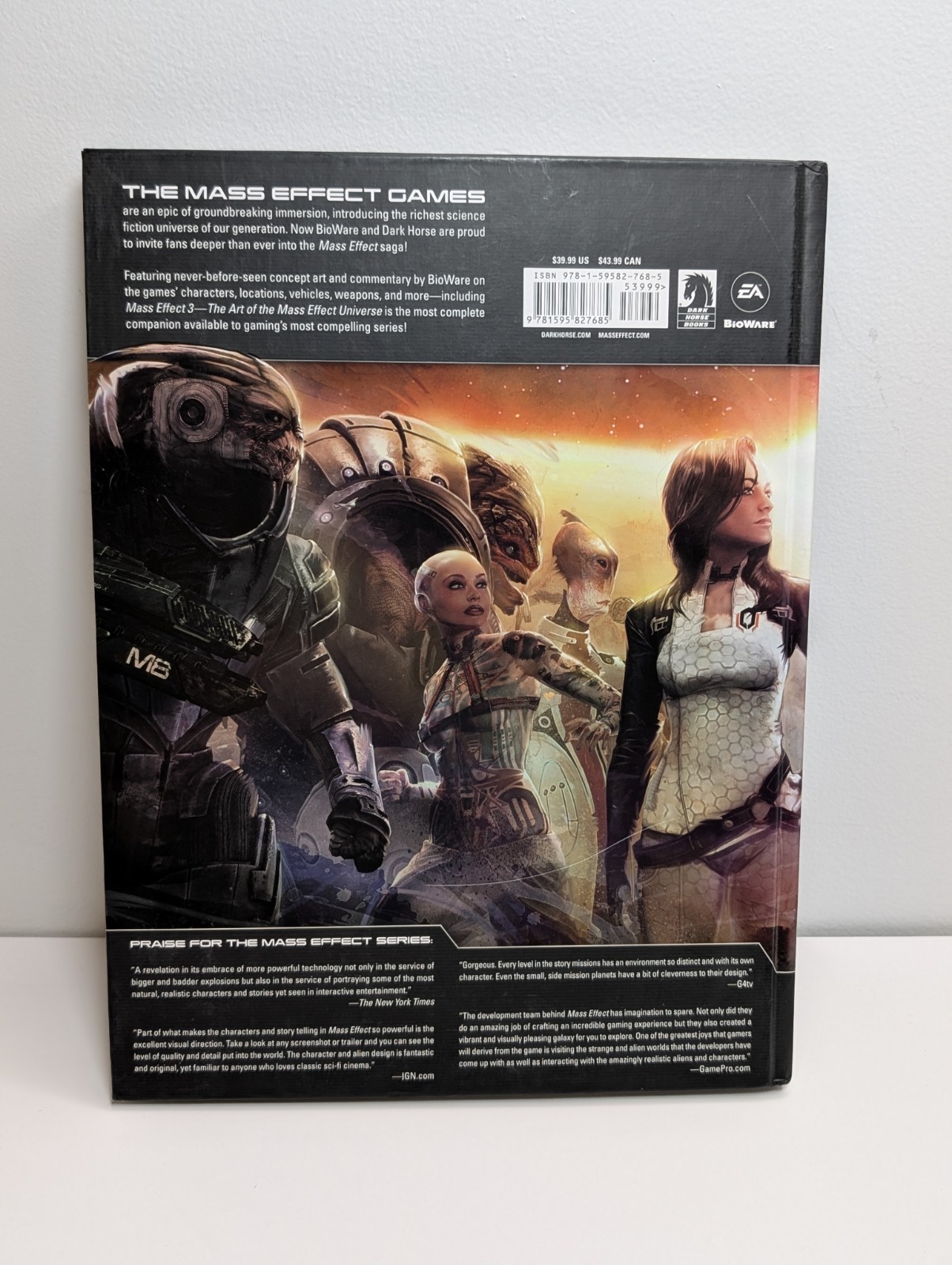Dark Horse The Art of the Mass Effect Universe Hardcover Art Book 2012 Used