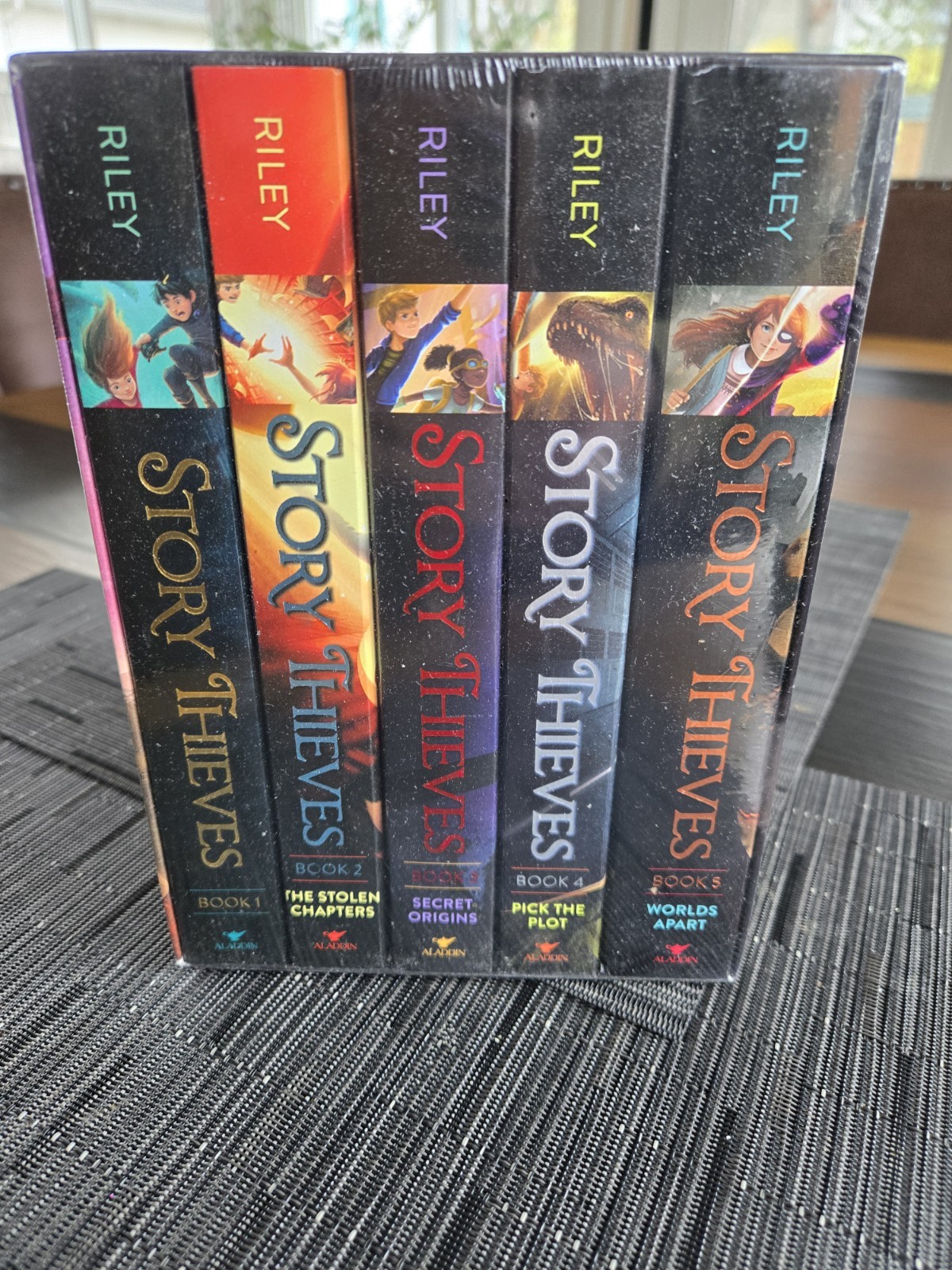 New Sealed Complete Box set The Story Thieves By James Riley