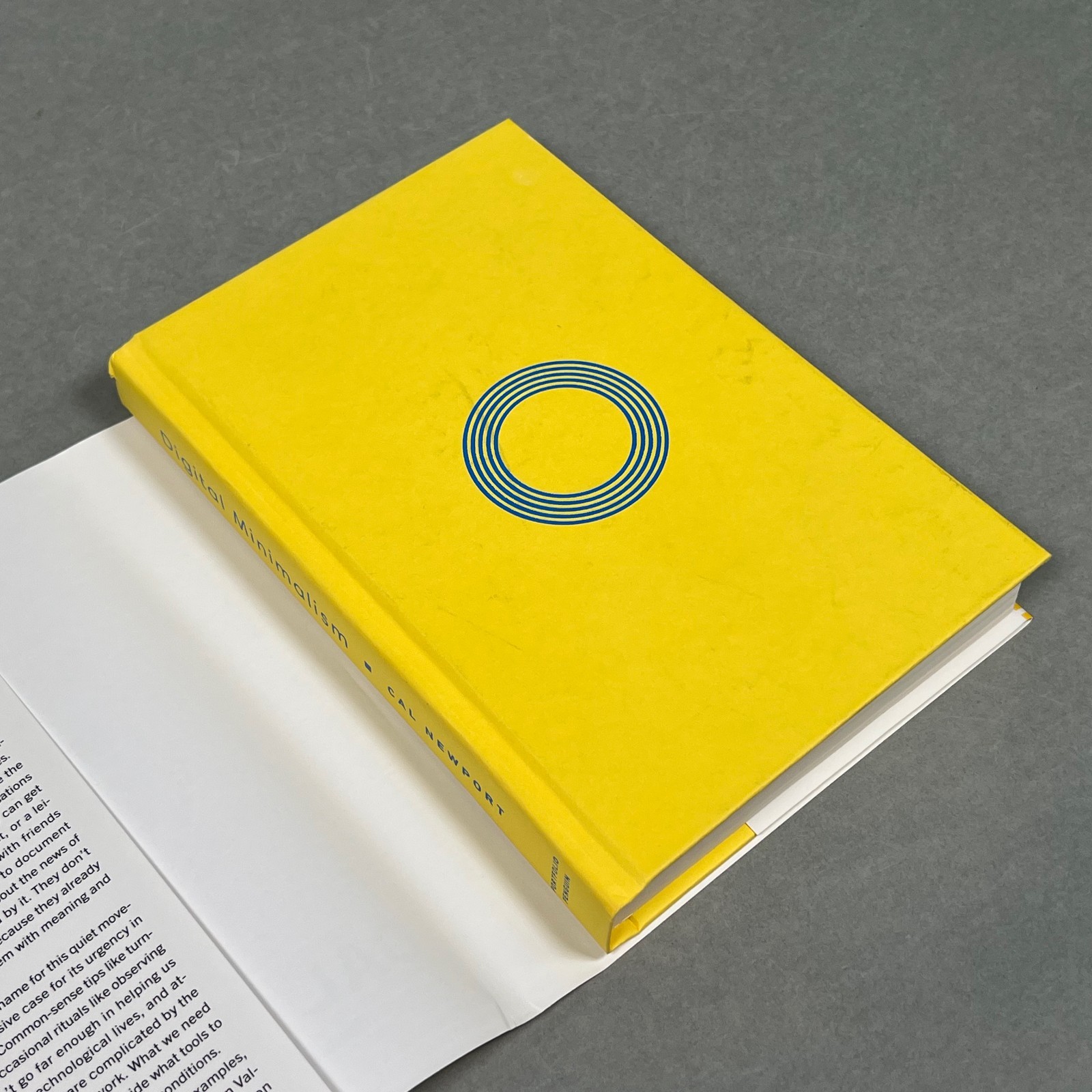 Digital Minimalism: Choosing a Focused – Hardcover, by Newport Cal – VERY GOOD