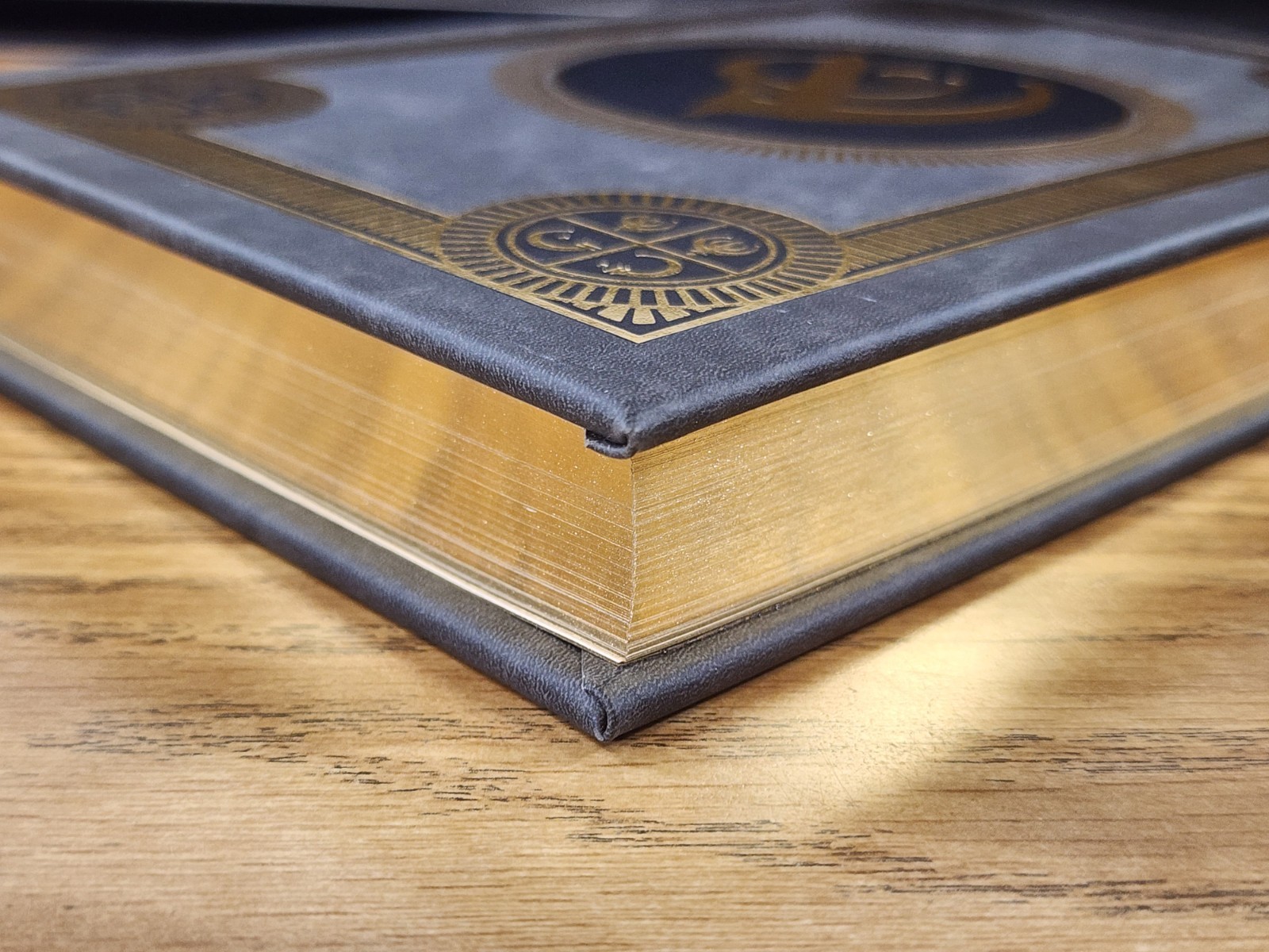 The Alloy Of Law by Brandon Sanderson – Leatherbound – Signed – Mint