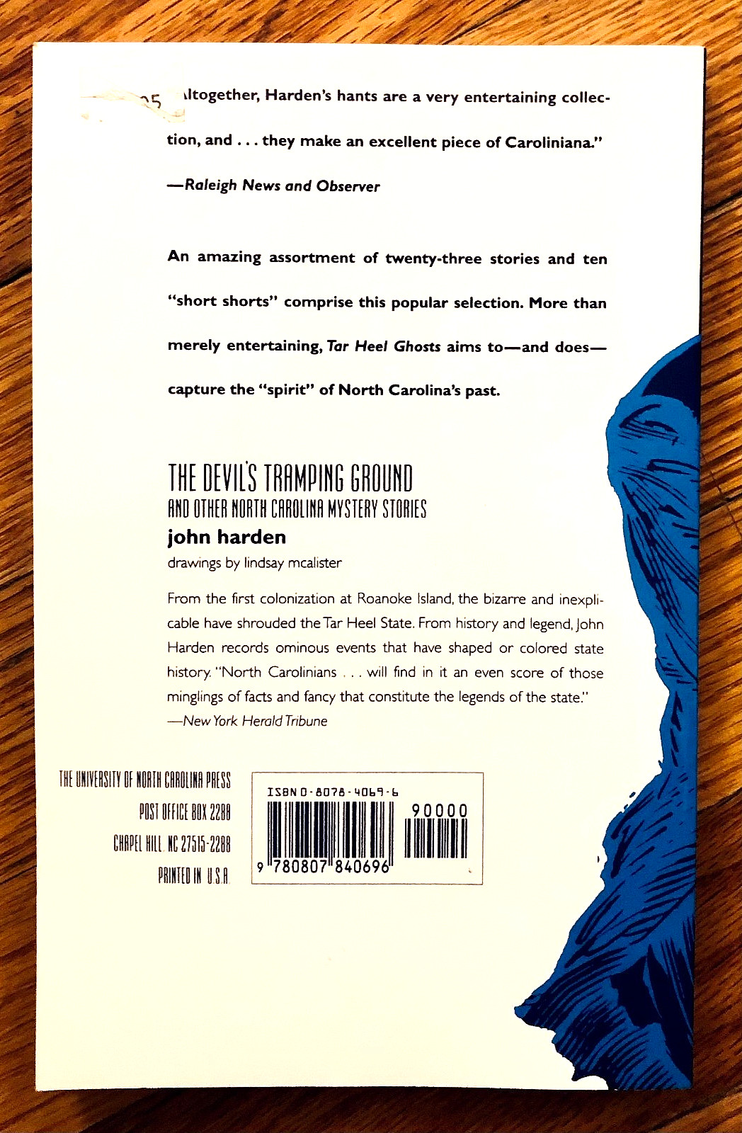 TAR HEEL GHOSTS—JOHN HARDEN (1980) PAPERBACK—178 PAGES—UNC PRESS—VERY GOOD