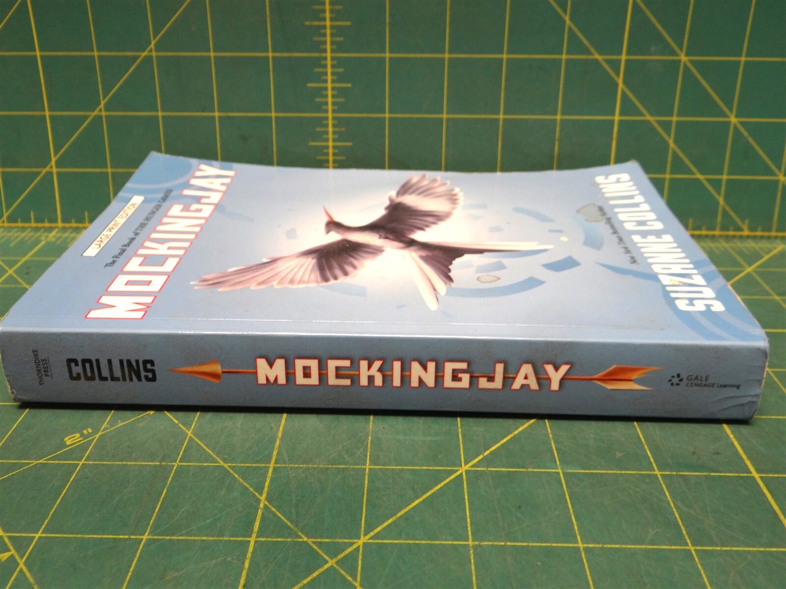 Mockingjay Suzanne Collins Hunger Games 2004 Final Book Large Print Paperback