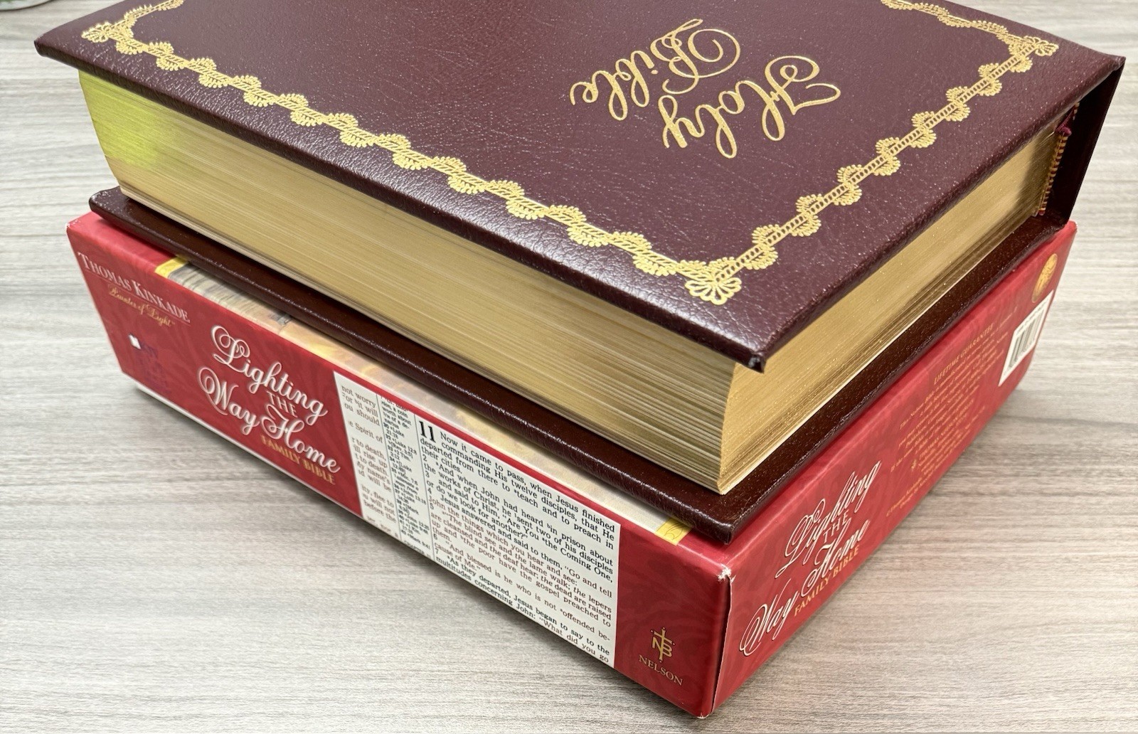 Thomas Kinkade Family Bible NKJV Lighting the Way Home PADDED Bonded Leather Ed.