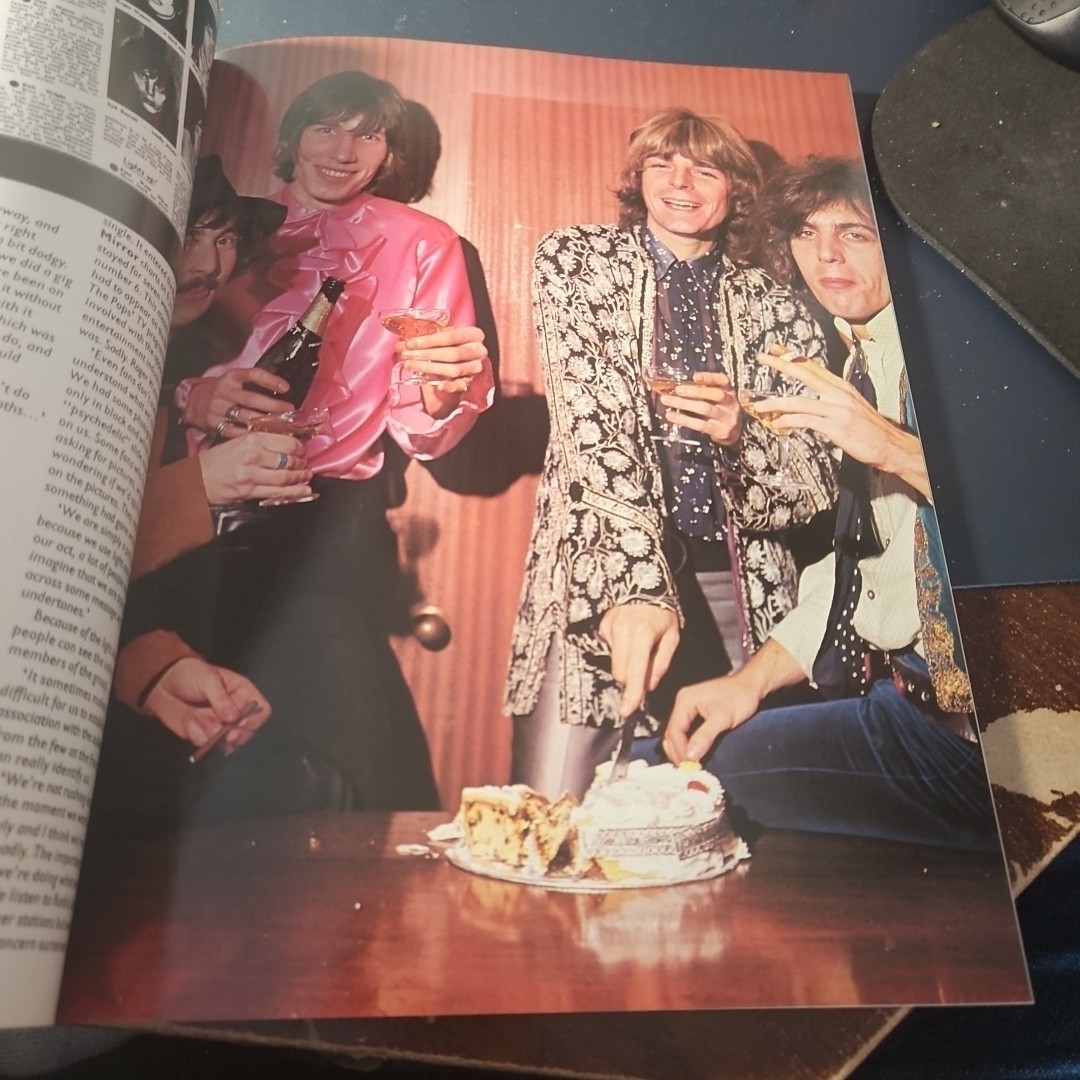 Pink Floyd A Visual Documentary by Miles 1980 Omnibus Press UK Ed. 0860016412