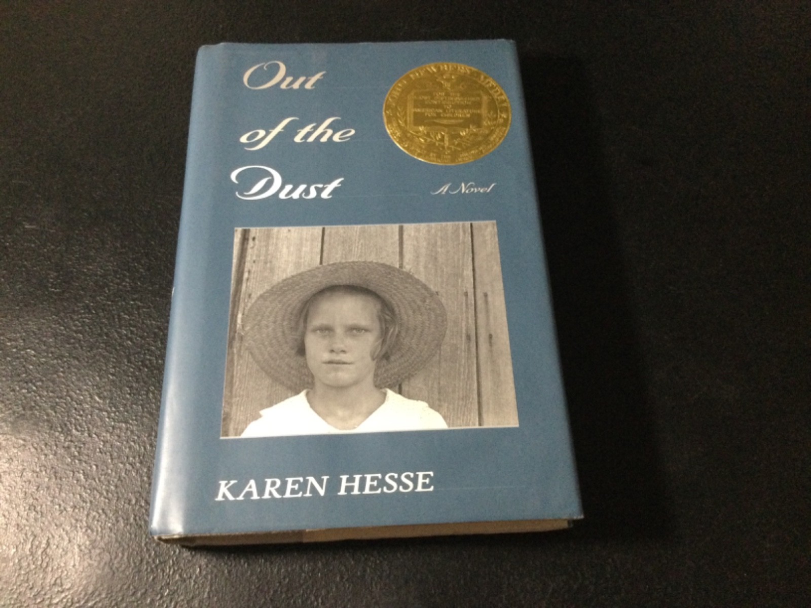Out of the Dust by Karen Hesse 1997 HC/DJ (Signed) Scholastic Press VG
