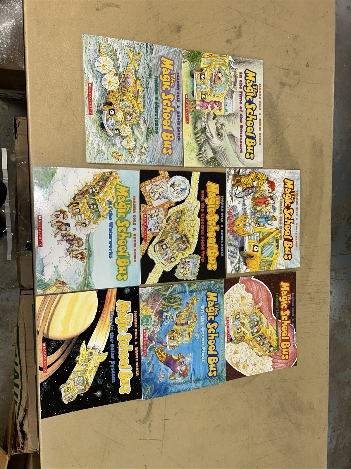 SCHOLASTIC The Magic School Bus Books Set Of 8 Books, Joanna Cole & Bruce Degen