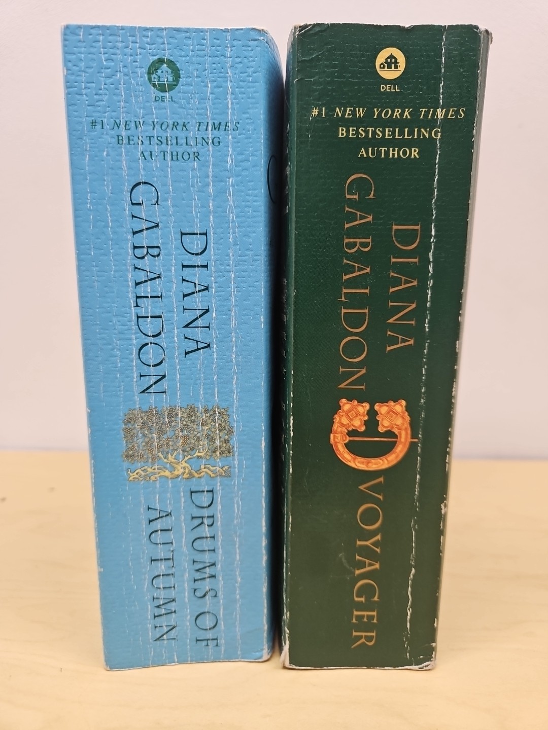Diana Gabaldon (Outlander), Lot Of 2 Soft Cover Books, Drums Of Autumn & Voyager