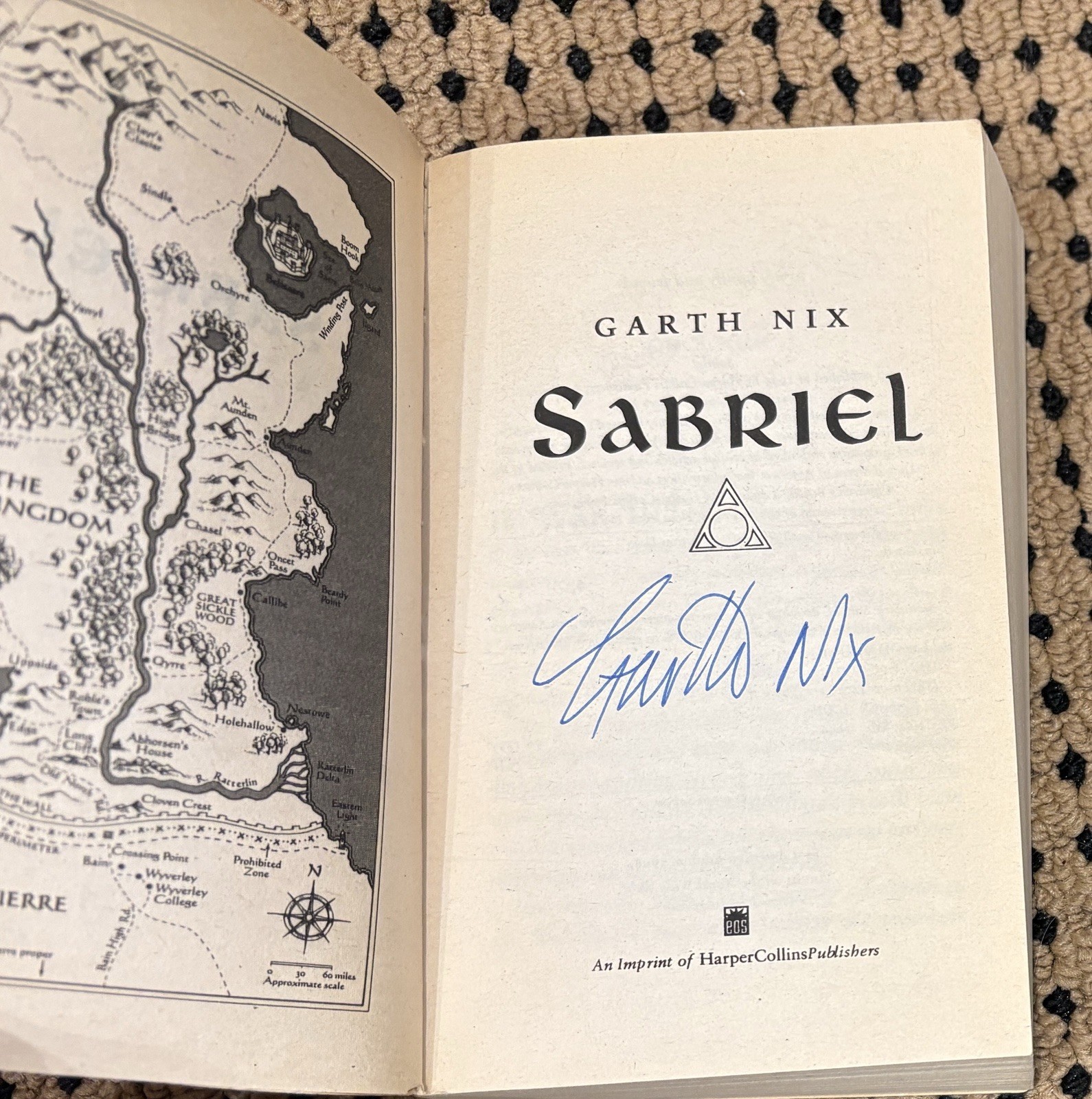 SIGNED – Sabriel (Old Kingdom) – Mass Market Paperback By Garth Nix