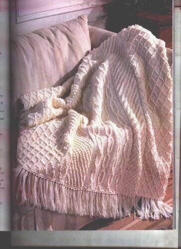 Herrschner’s Blue-Ribbon Knit and Crochet Afghans – Hardcover – VERY GOOD