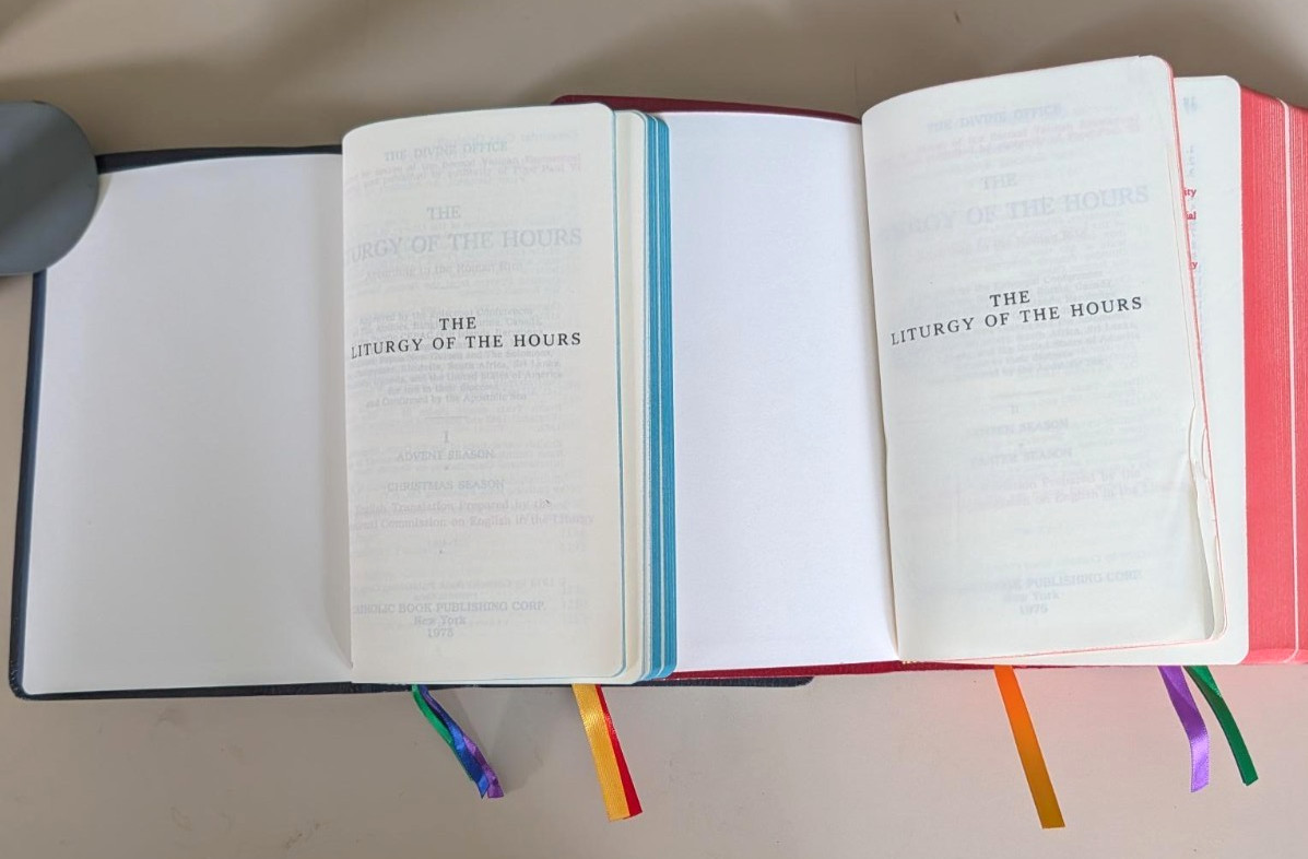 The Liturgy of the Hours Volume II -Advent and Christmas & Lent and Easter, LB