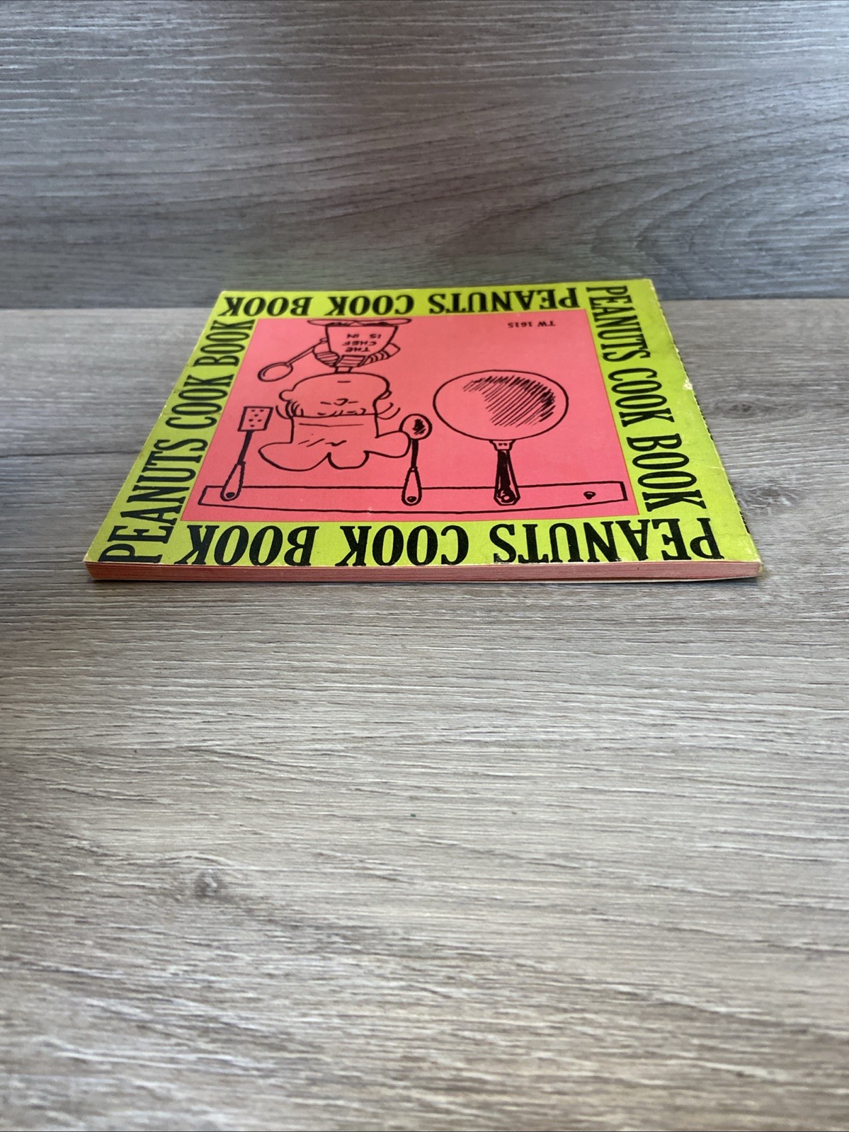 Vintage Paperback Peanuts Charlie Brown Cookbook Linus Snoopy 1975 5.5″ x 5.5″