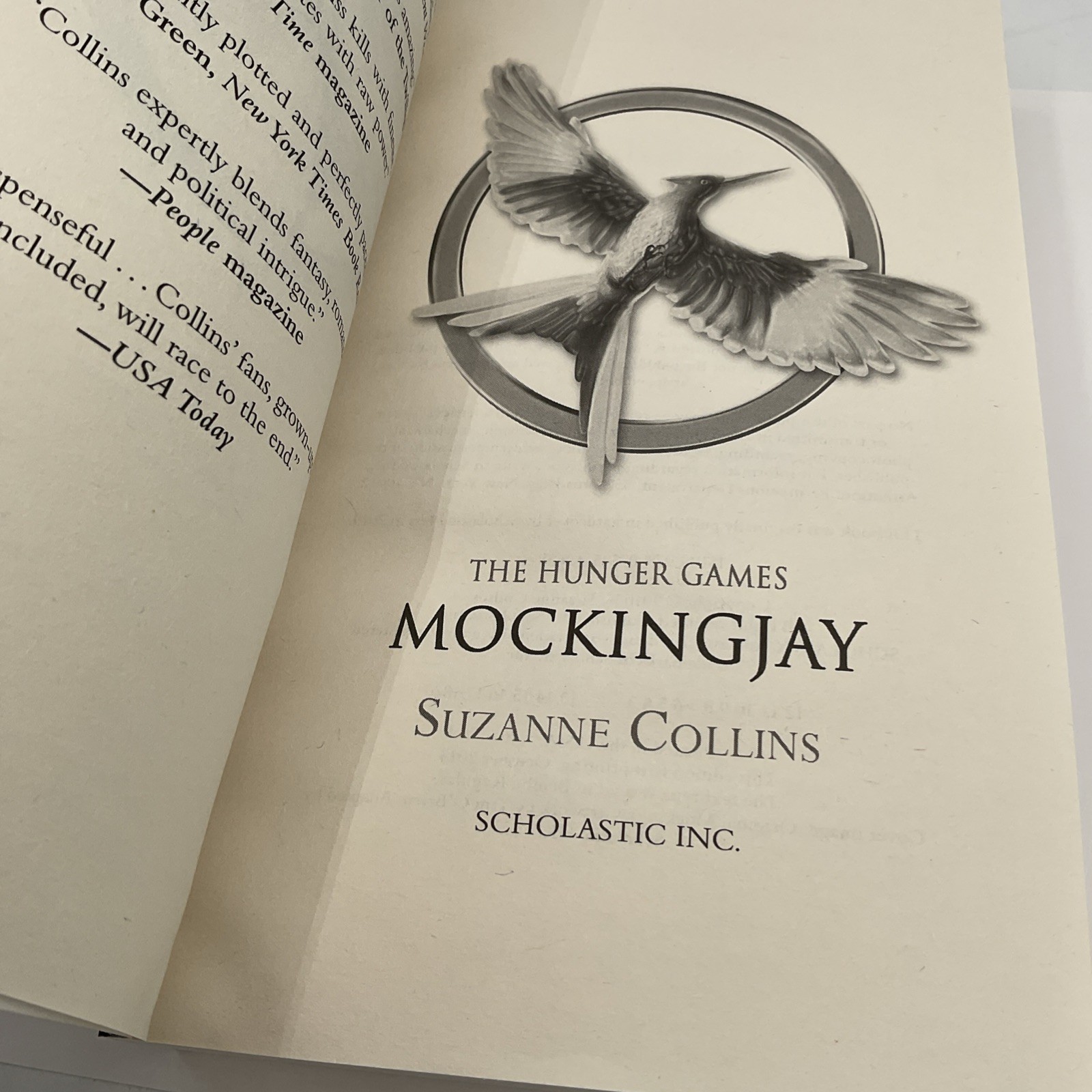 The Hunger Games Trilogy Scholastic Boxed Set Slipcase Suzanne Collins