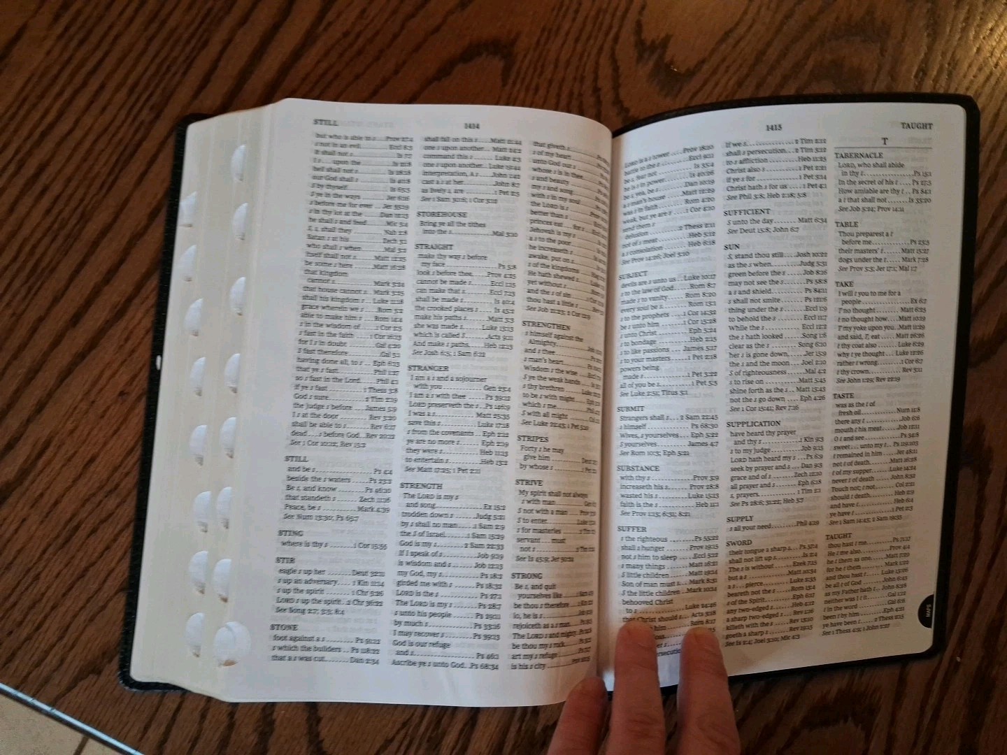 KJV LARGE PRINT Thinline Bible Thumb Indexed ~ $104.99 Retail ~ Genuine Leather