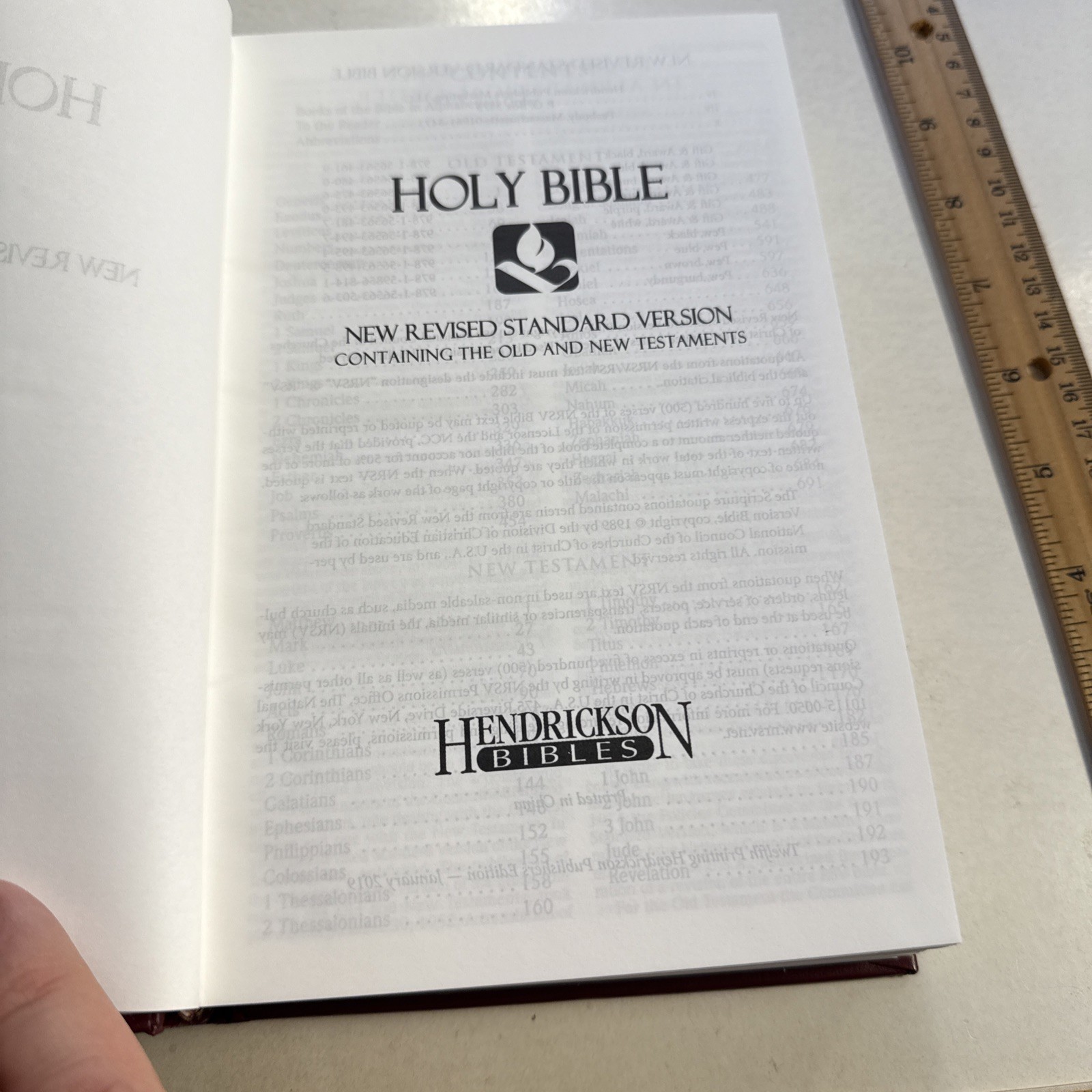 PEW HOLY BIBLE NRSV Hendrickson Hardcover Burgundy Church 1989 Study vintage