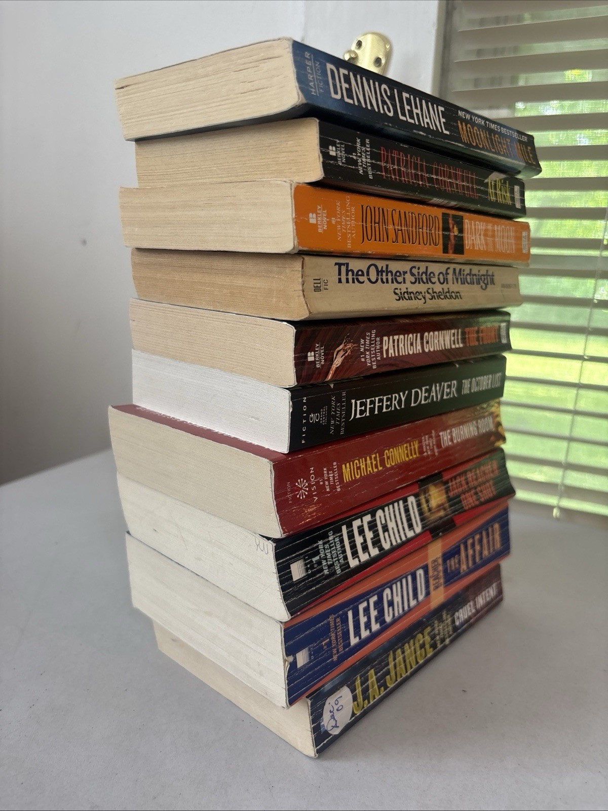Lot of 10 – Mystery and Thrillers – Mixed Authors – FREE SHIPPING