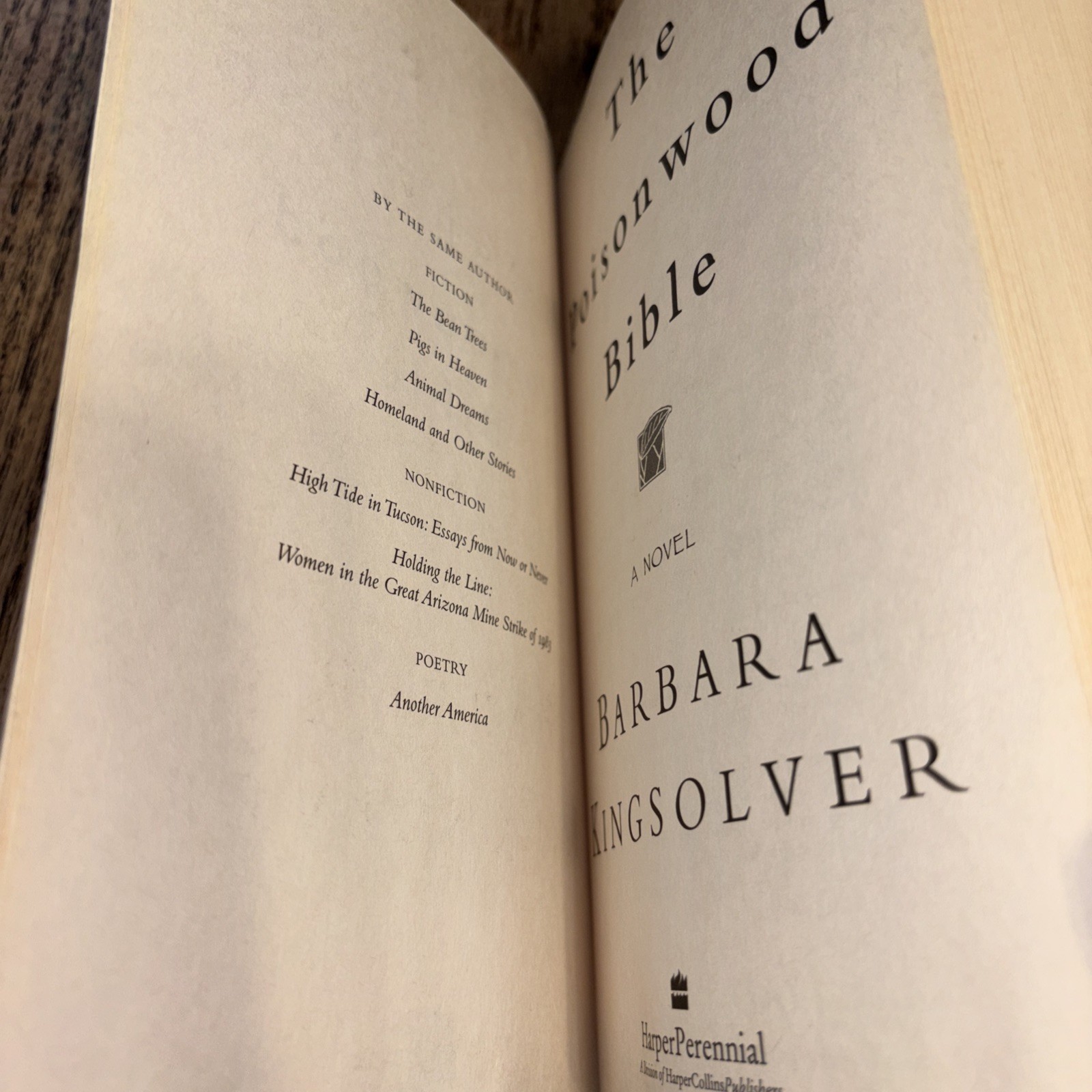 Poisonwood Bible by Barbara Kingsolver (1999, Trade Paperback)