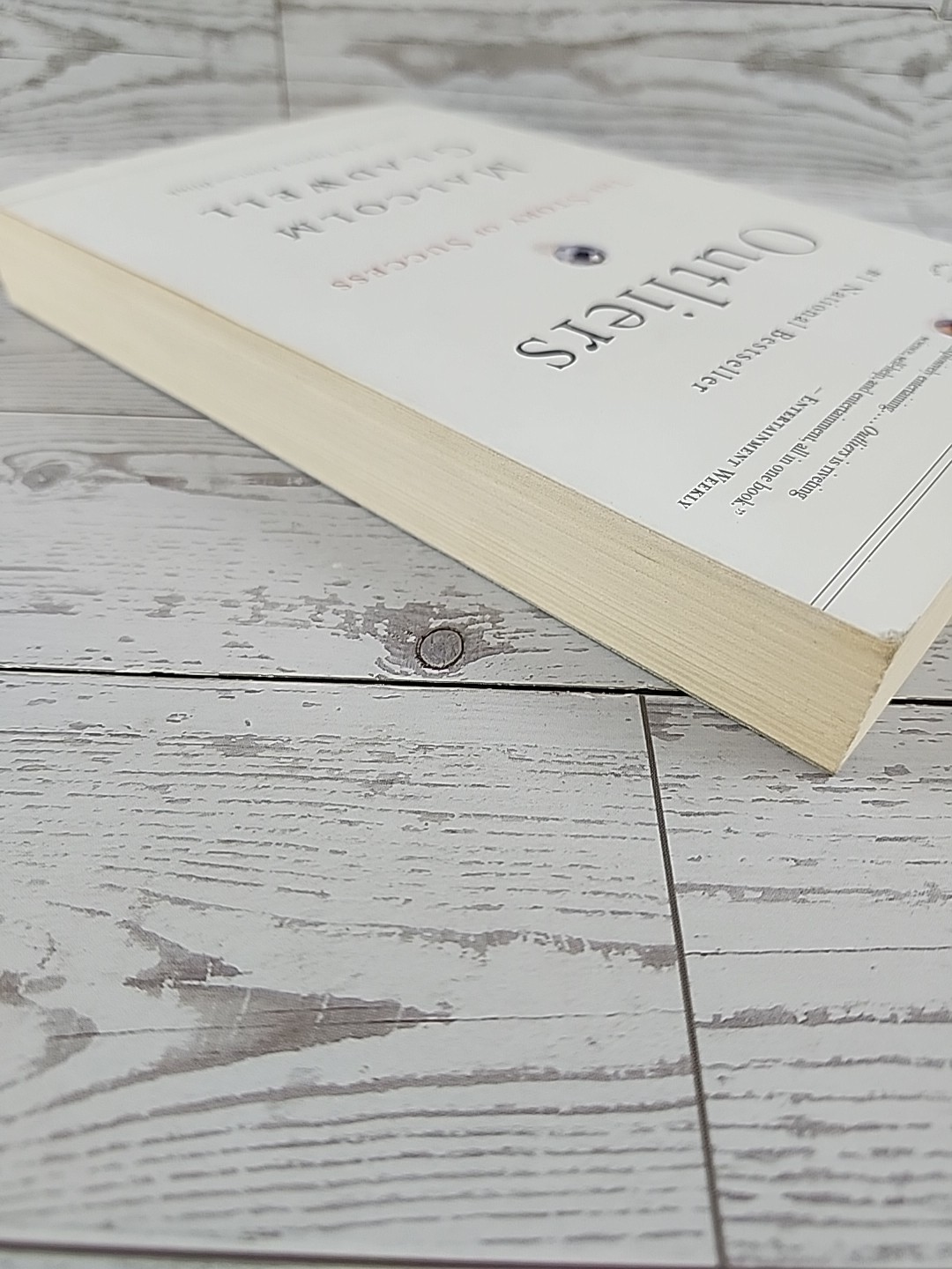 Outliers: The Story of Success by Gladwell, Malcolm Paperback Good