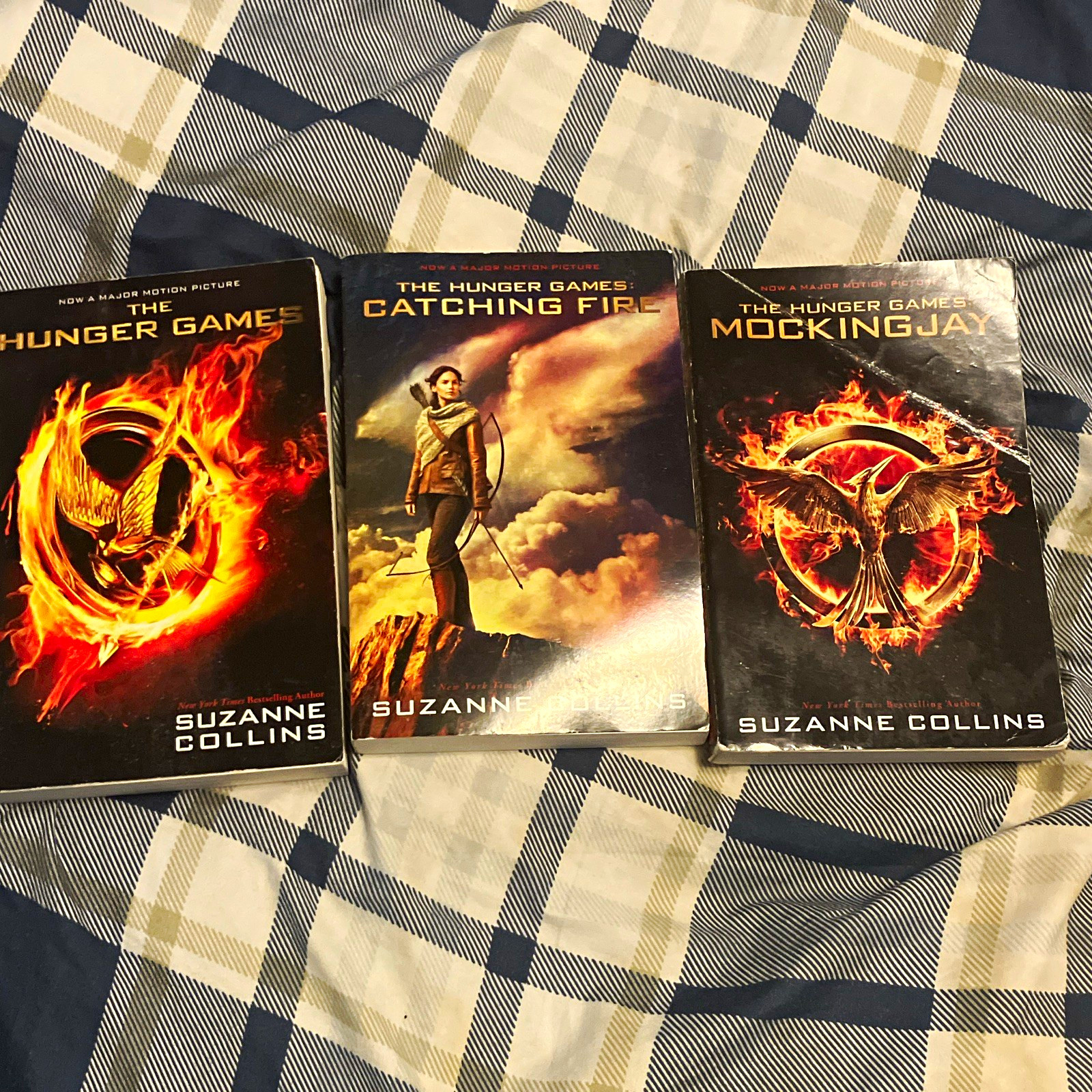 Hunger Games Trilogy Paperback Set: Hunger Games/Catching Fire/Mockingjay