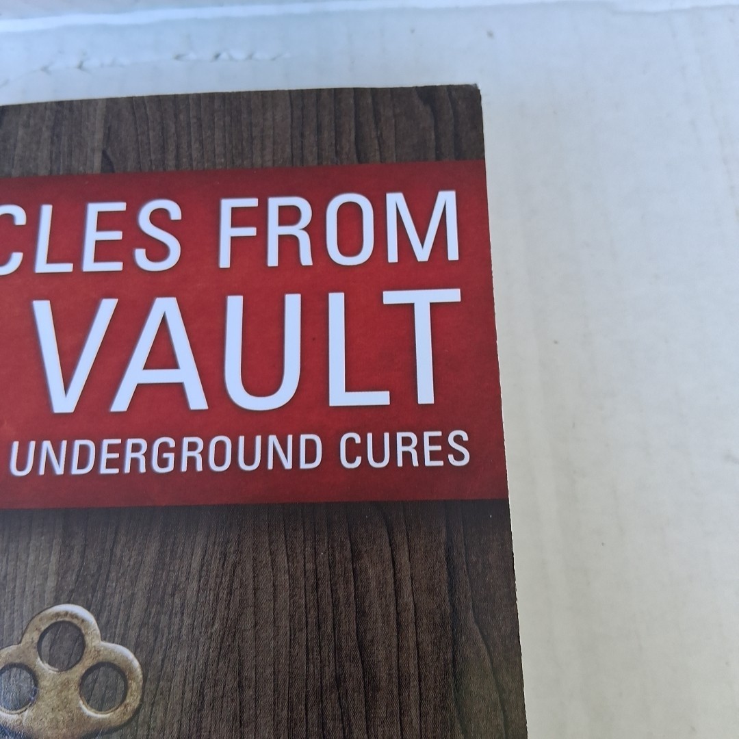 Miracles from The Vault Jenny Thompson Health Sciences Institute Paperback