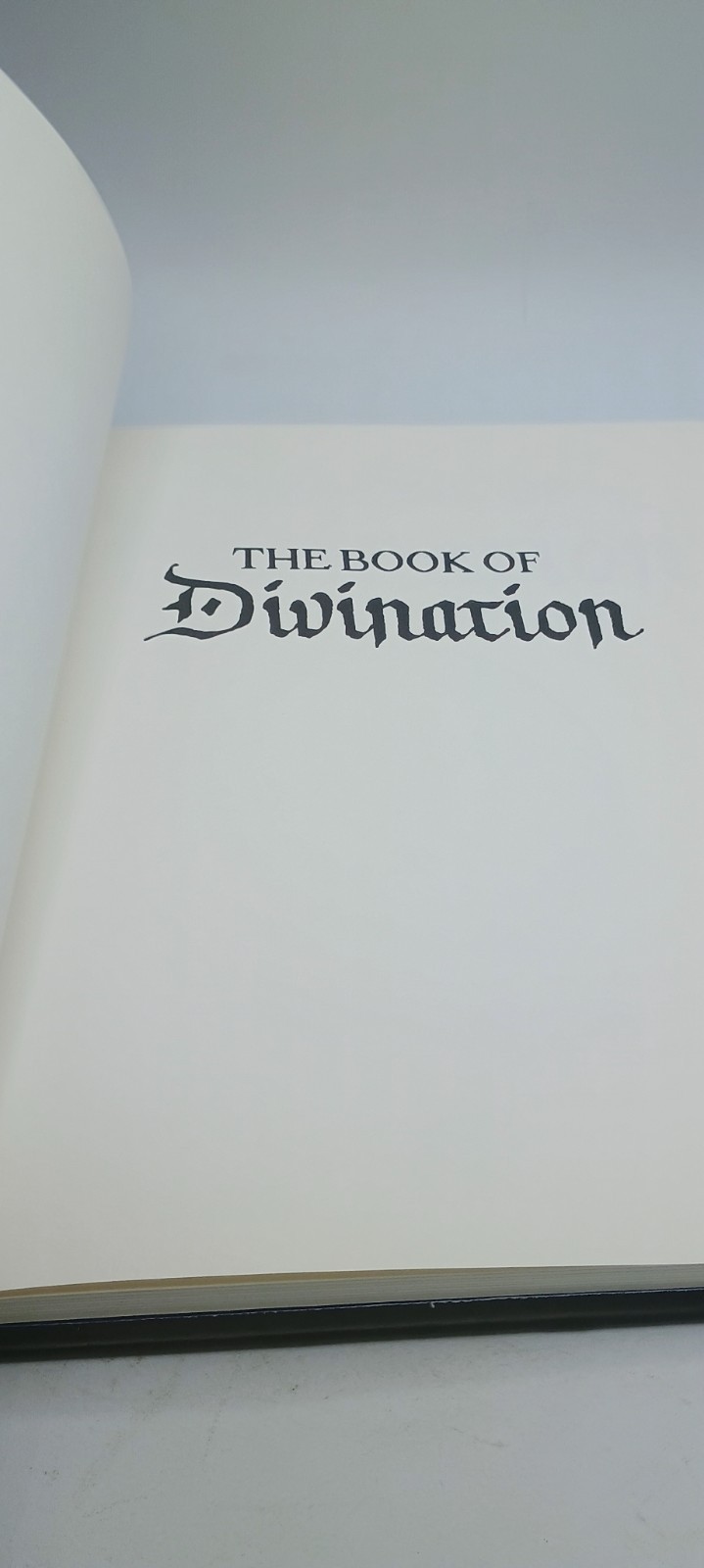 Divination, A guide to predicting the future Michael Johnstone The occult