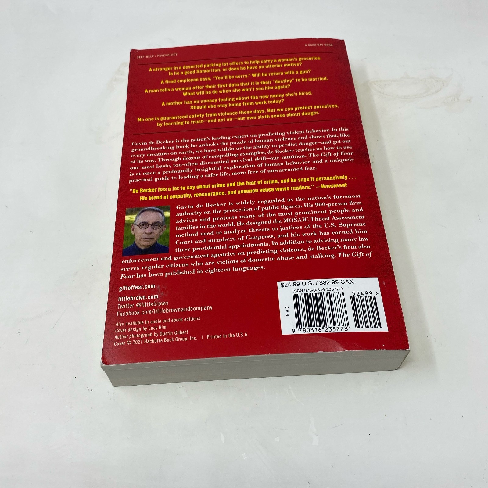 Back Bay Books The Gift of Fear, Red Trade Paperback by de Becker
