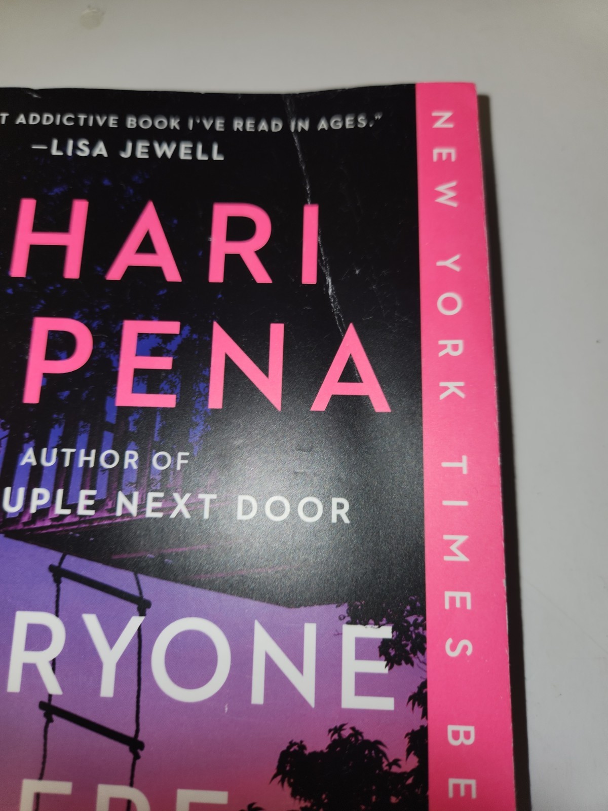 Everyone Here Is Lying: A Novel Shari Lapena Paperback Book Good