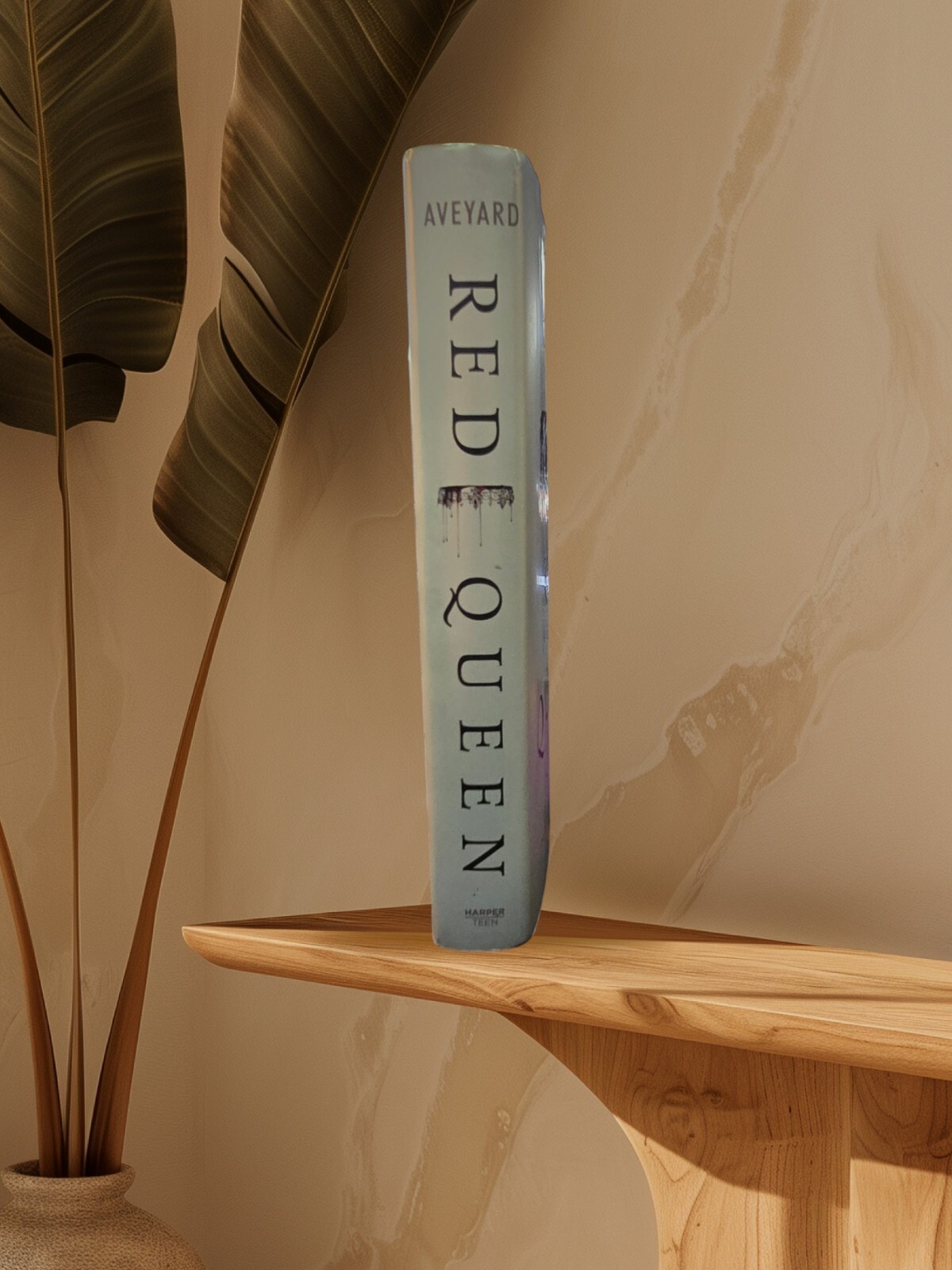 Red Queen By Victoria Aveyard – Hardcover