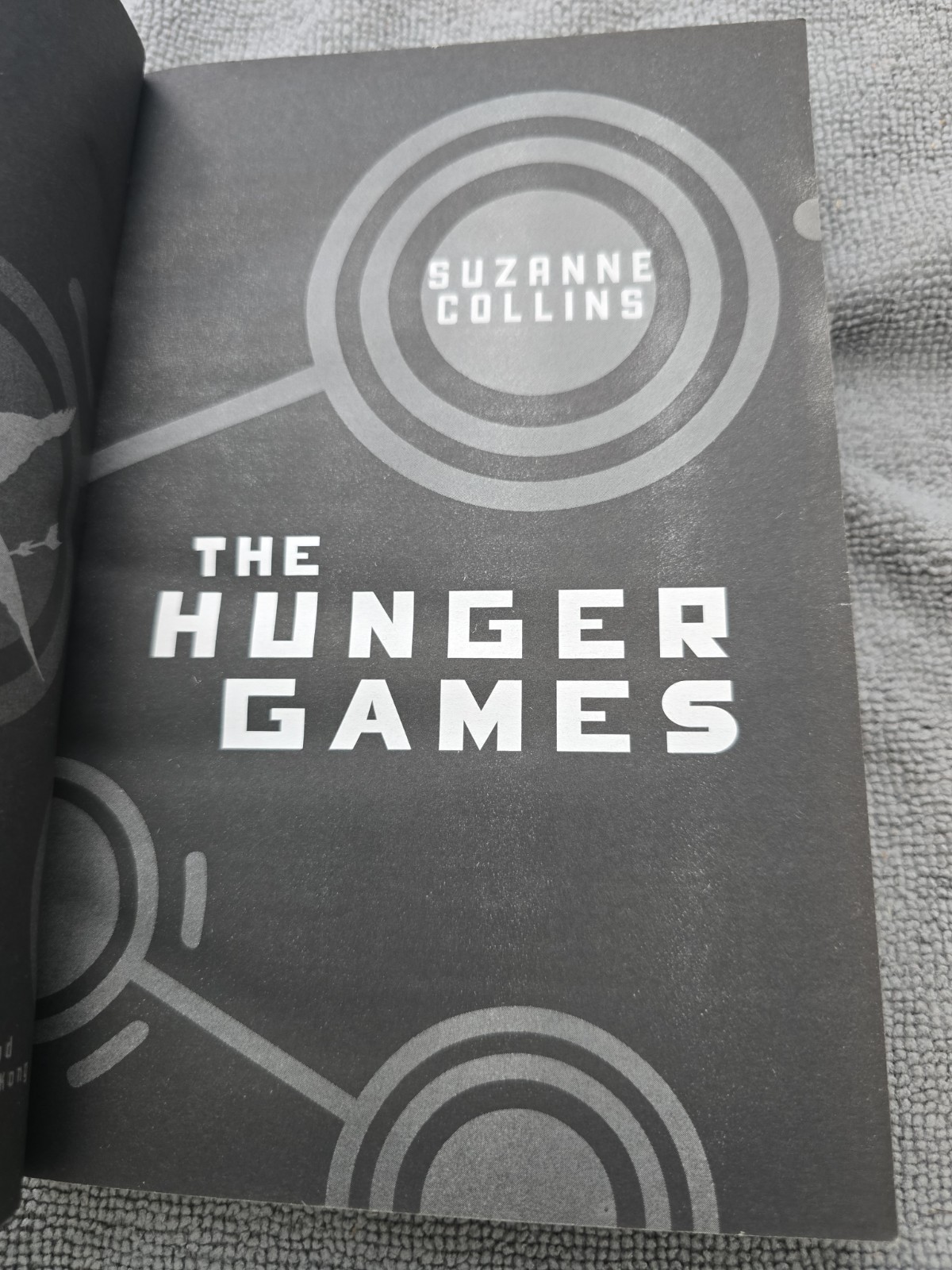 Hunger Games (Hunger Games, Book One) by Suzanne Collins (2010, Trade Paperback)