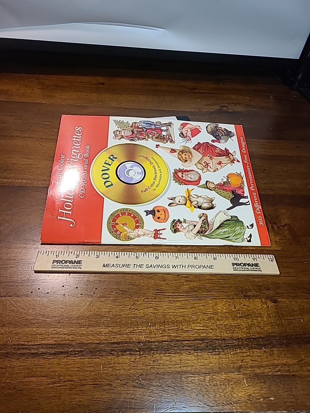 FULL-COLOR HOLIDAY VIGNETTES -CD ROM AND BOOK By DOVER