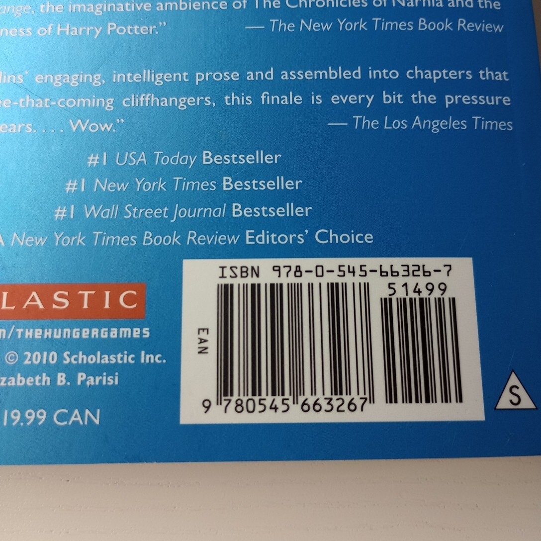 MOCKINGJAY by Suzanne Collins Hunger Games The Final Book of The Hunger Games