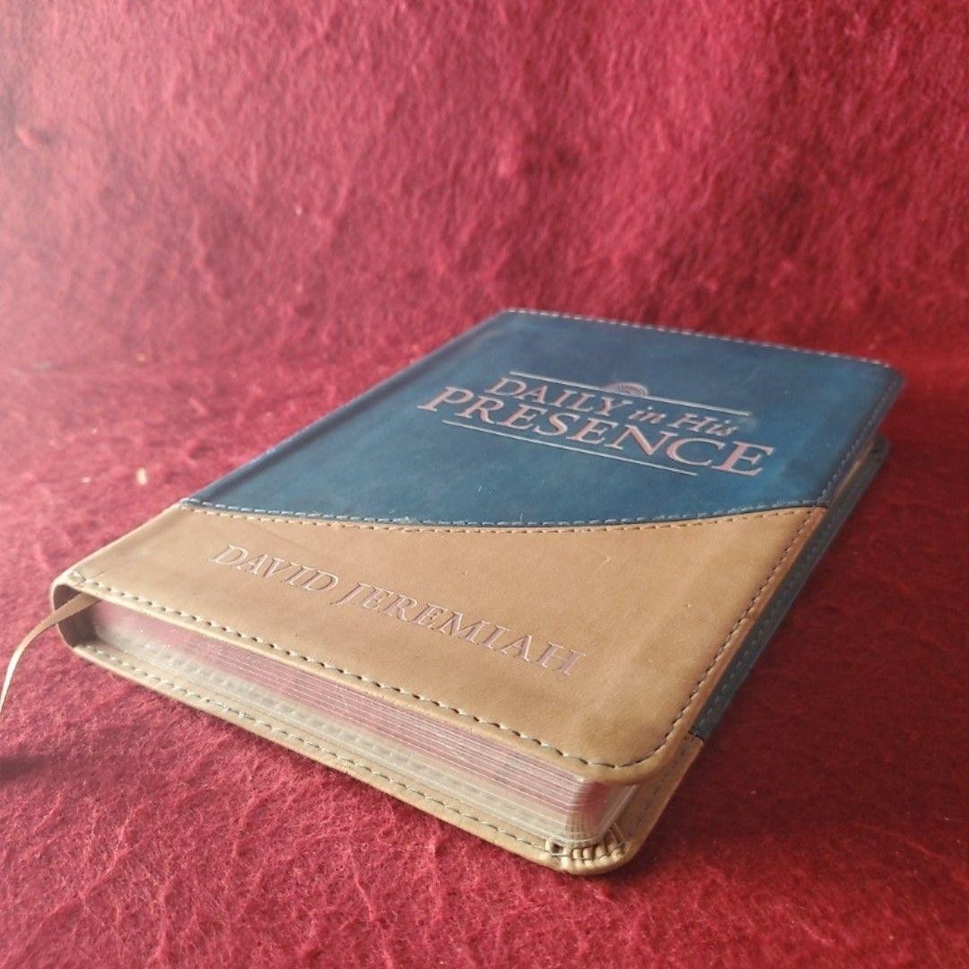Daily In His Presence David Jeremiah HC Faux Leather Turning Point 2019 Blue Tan