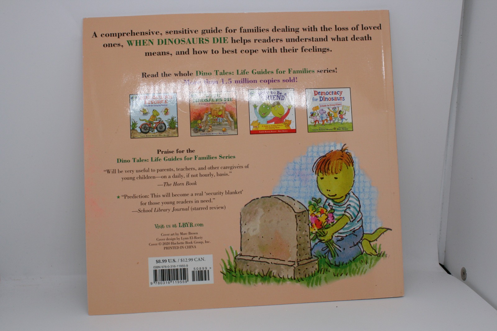 When Dinosaurs Die: A Guide to Understanding Death (Dino Life Guides – GOOD