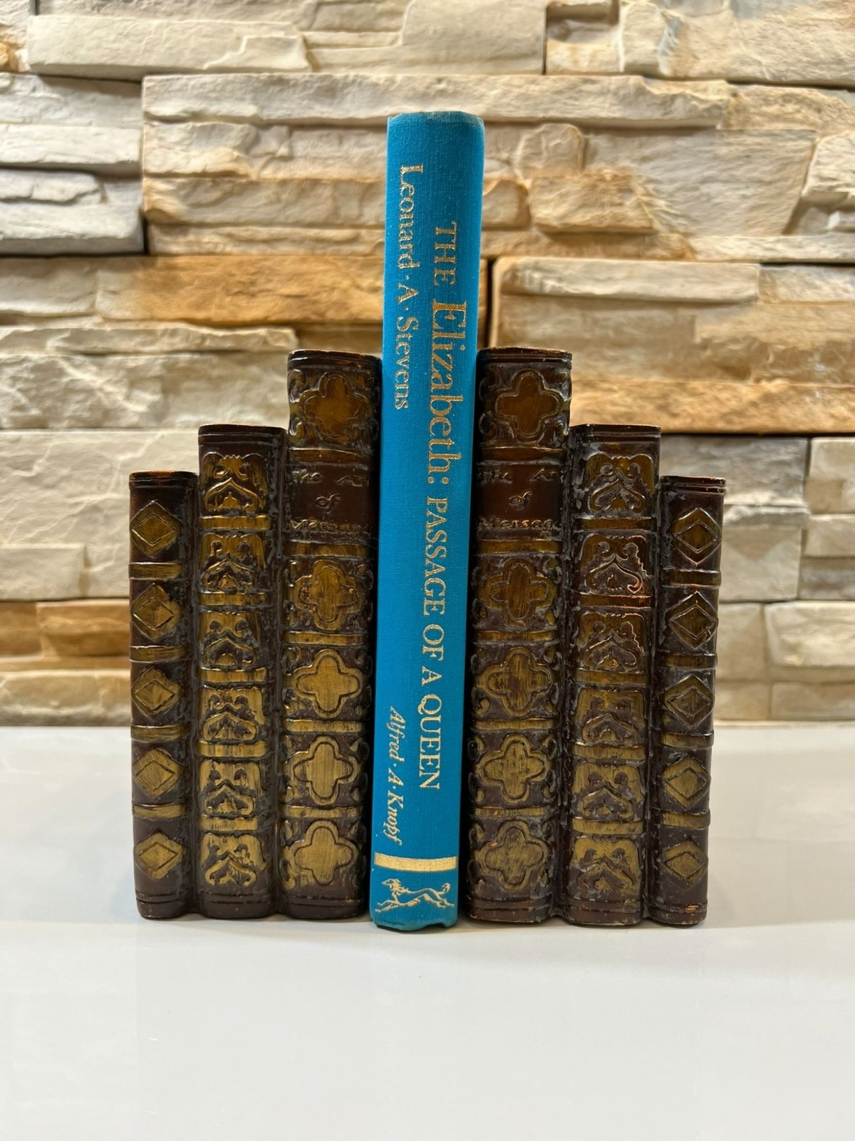 The Elizabeth Passage of a Queen Leonard A. Stevens 1st Edition Borzoi 1968 HCDJ