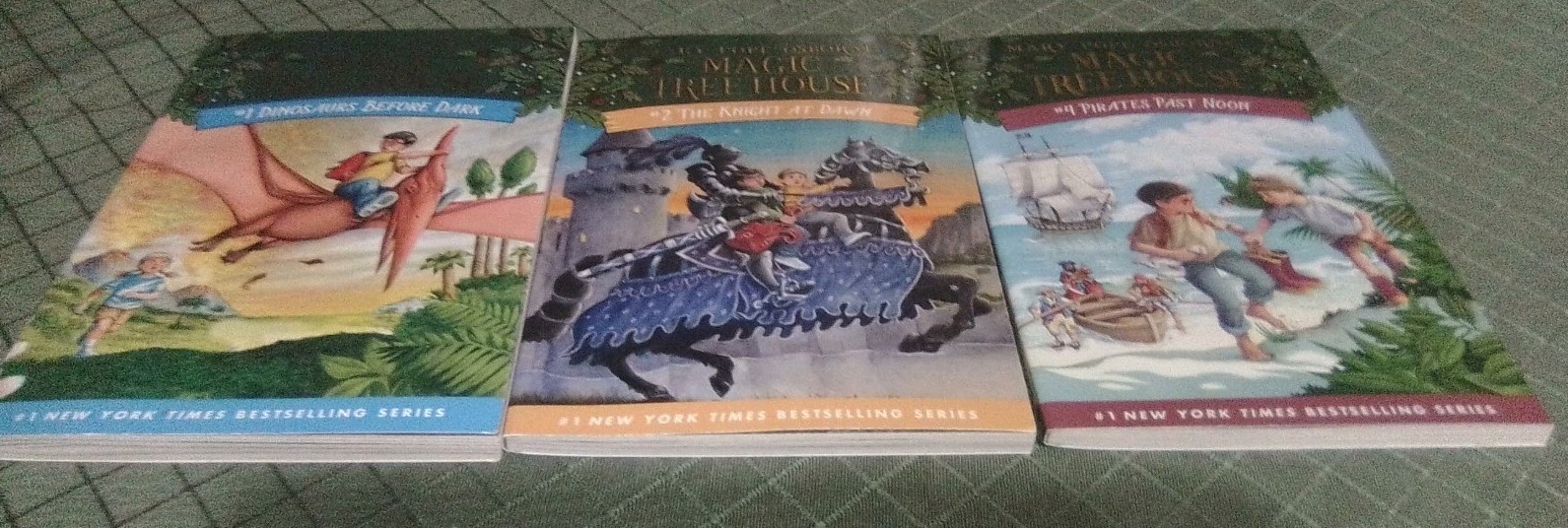 Magic Tree House Series 1,2,4 Dinosaurs Before Dark_Knight at Dawn 3 Paperback