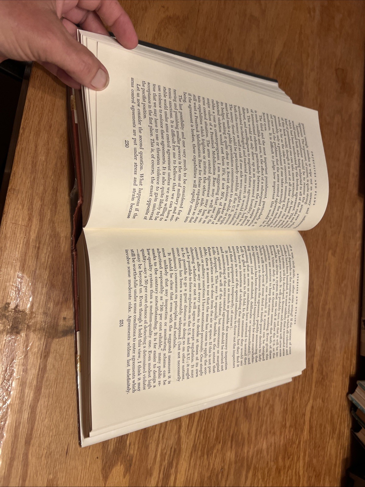 On Thermonuclear War: Three Lectures and Several… by Herman Kahn 1961 HCDJ