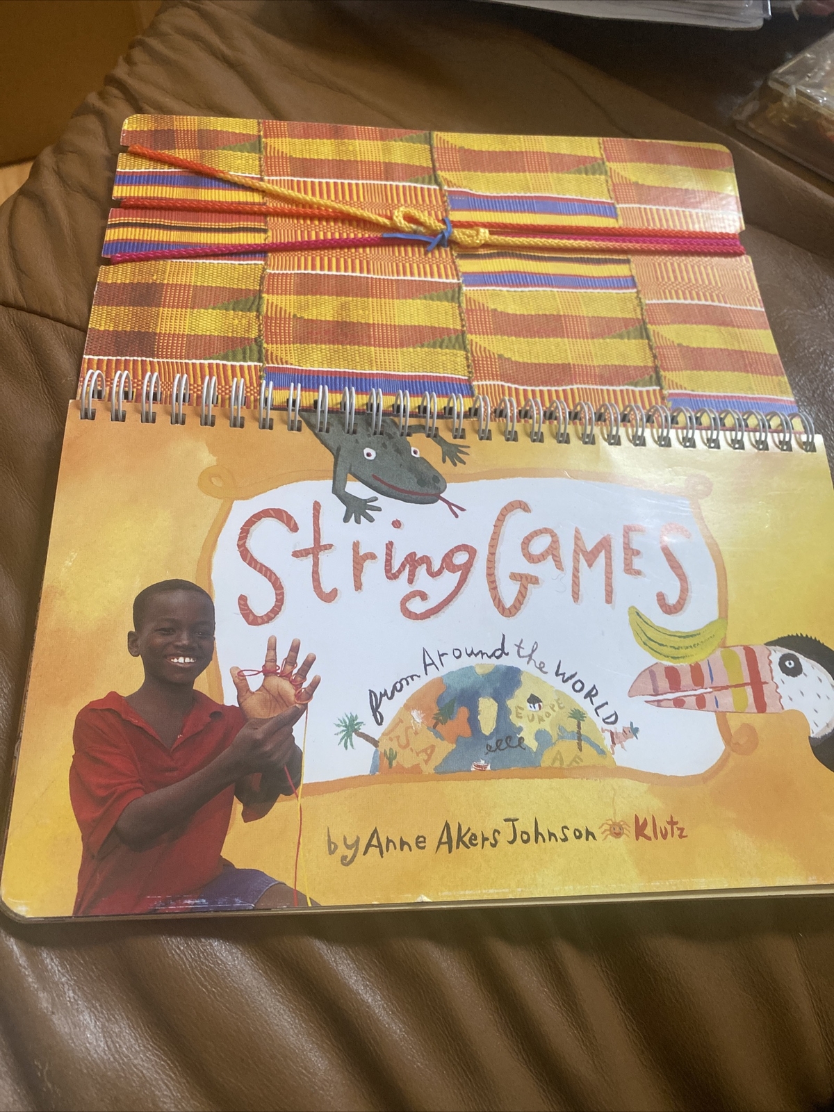 STRING GAMES (KLUTZ) By Anne Akers Johnson **Mint Condition**