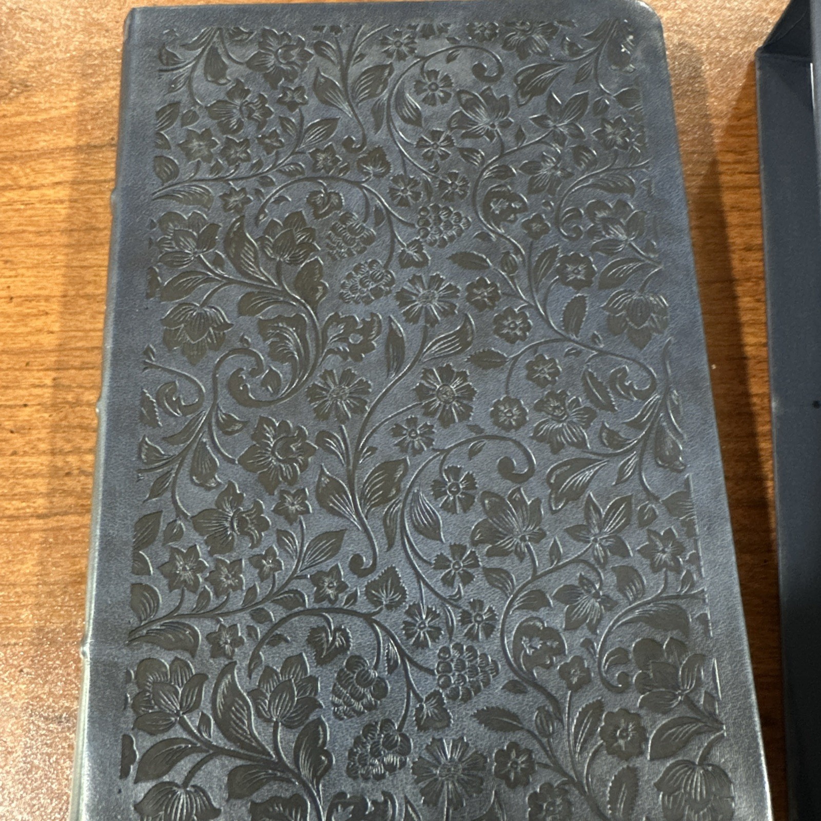 Holman CSB Ultrathin Reference Bible, Navy LeatherTouch, Deluxe Edition