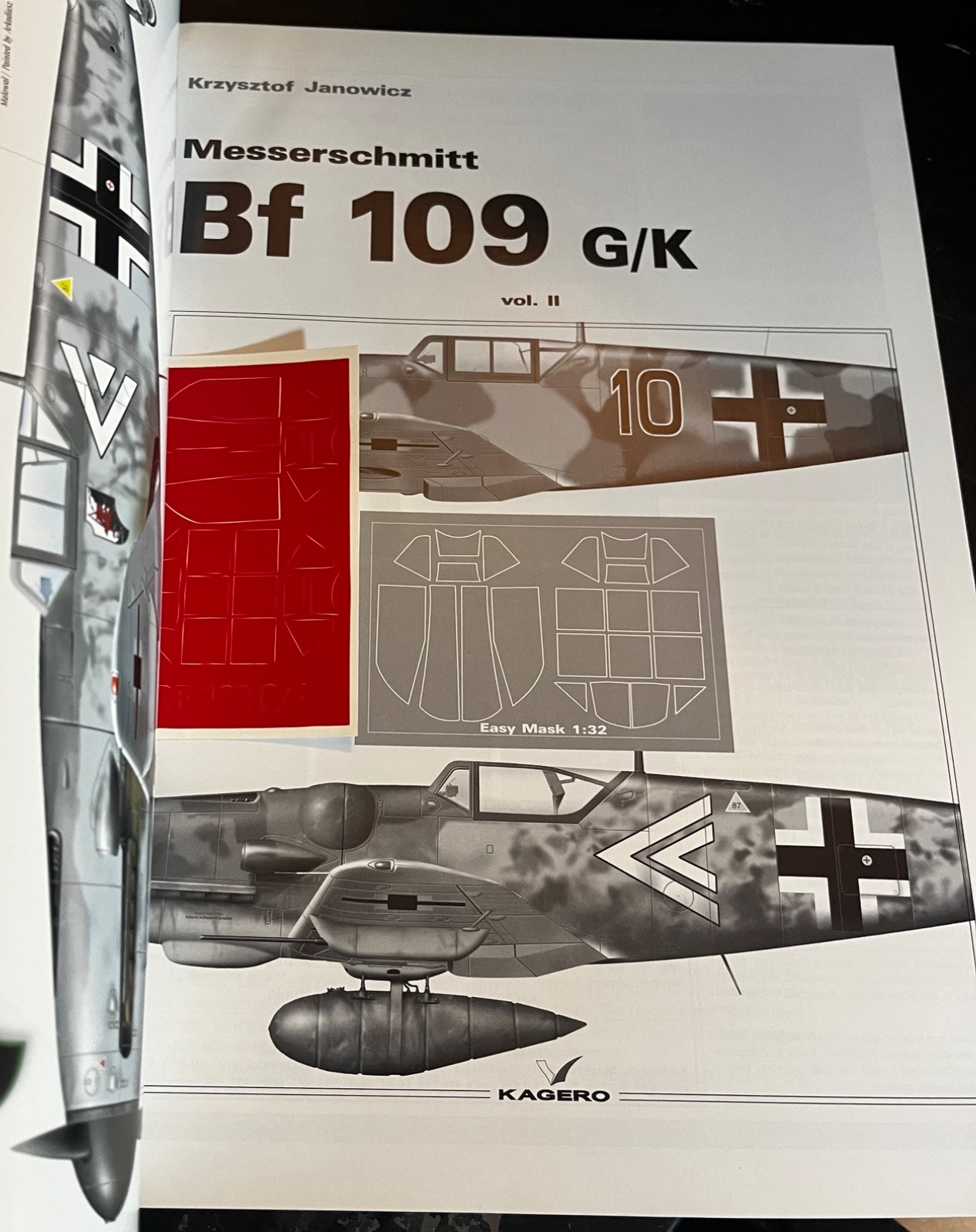 Messerschmitt Bf 109 G/K Vol II. KAGERO MONOGRAPH #22 Krzysztof Janowicz w/mask