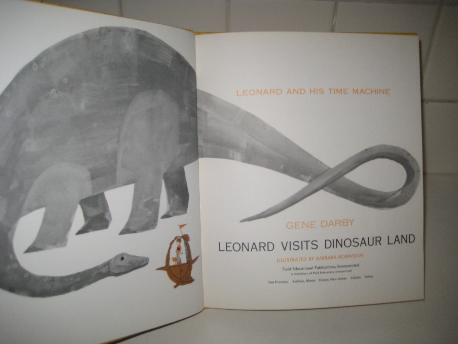 Leonard visits dinosaur land/ Gene Darby/ hardback/1965/Robinson