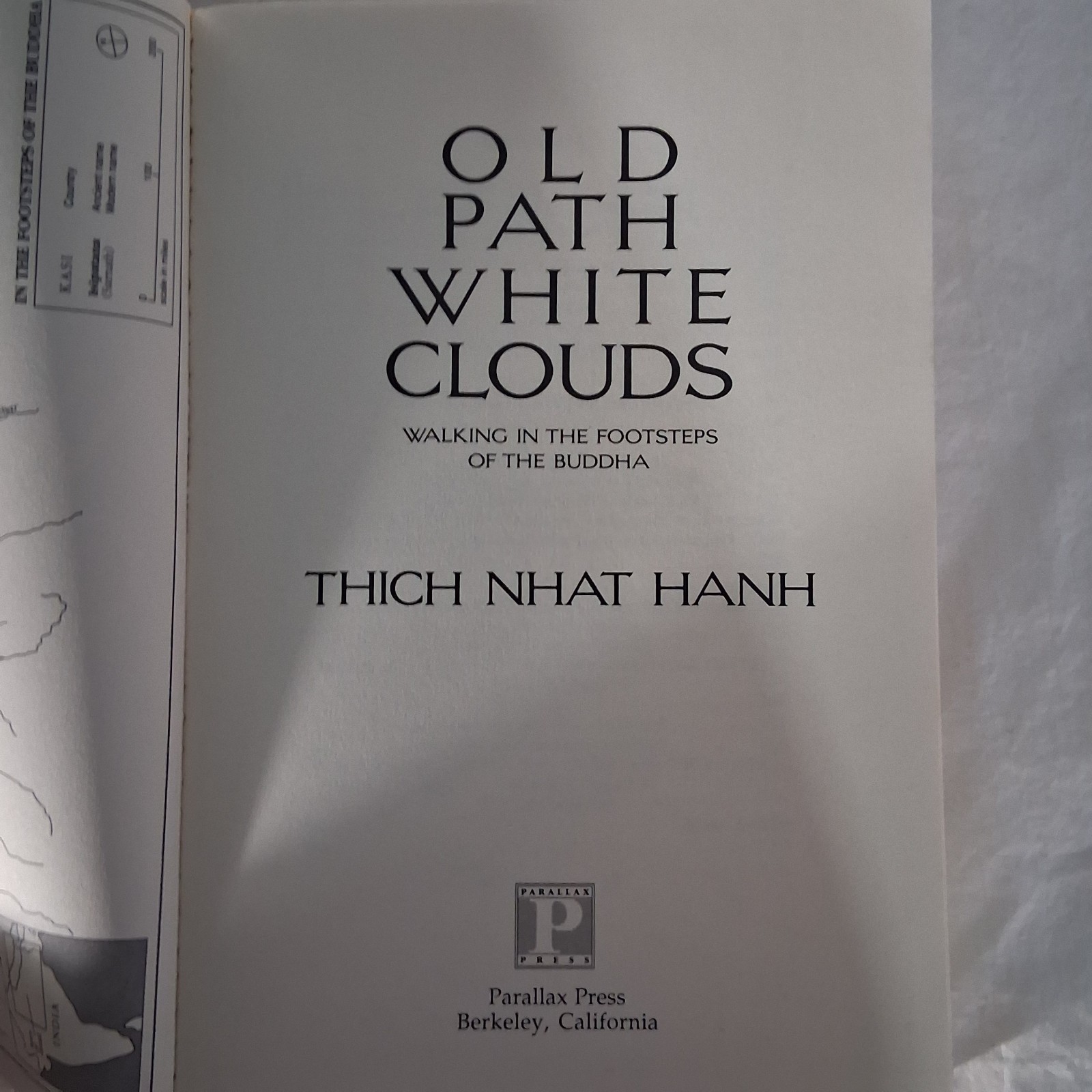 Old Path White Clouds : Walking in the Footsteps of the Buddha – PB