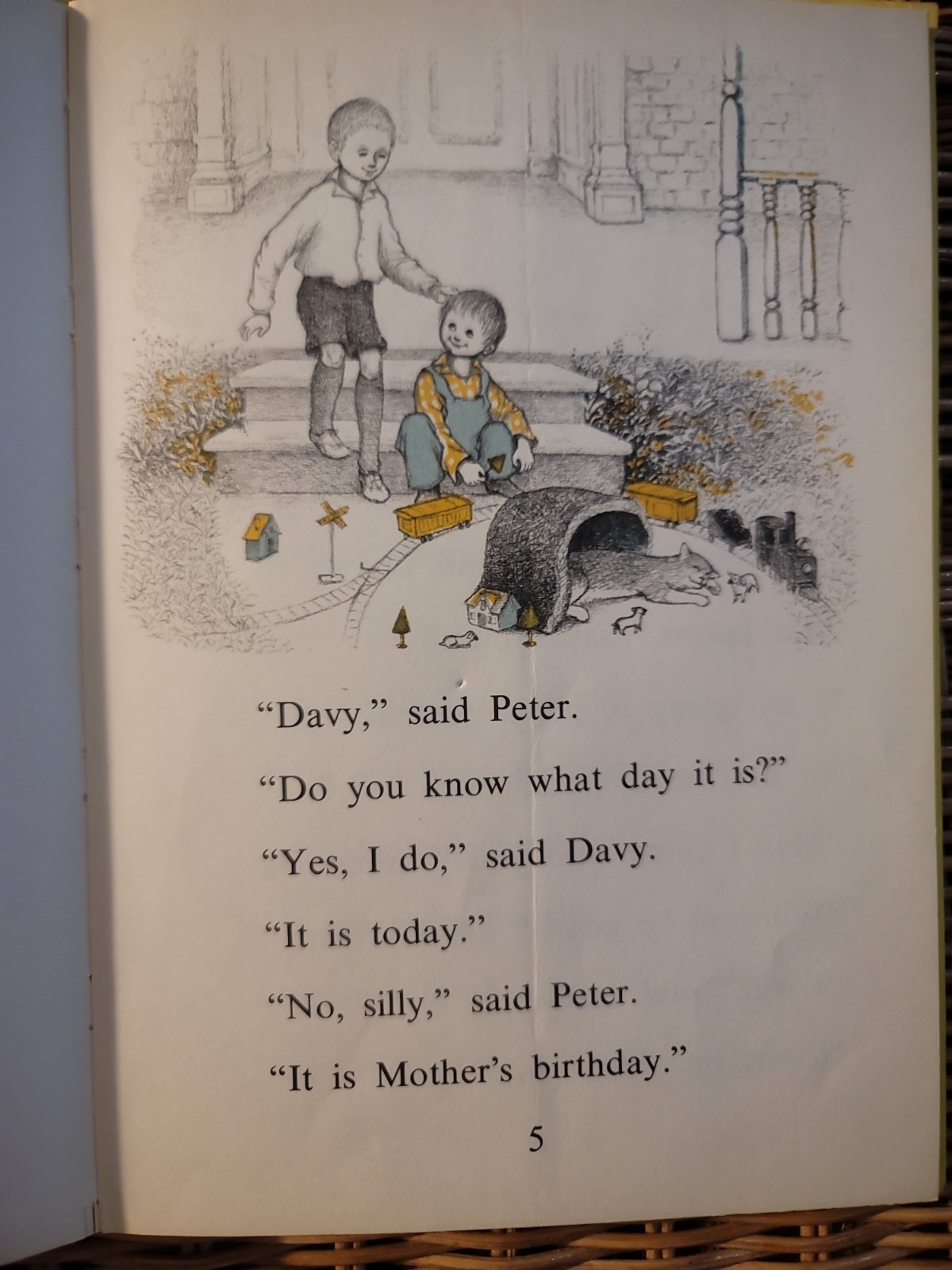 THE HAPPY BIRTHDAY PRESENT Joan Heilbroner, Mary Chalmers HC 1962