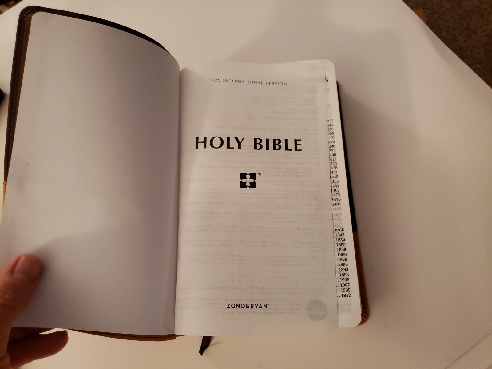 NIV Holy Bible Large Print Chocolate / Amber Duo Tone Brown Leather Cover Church