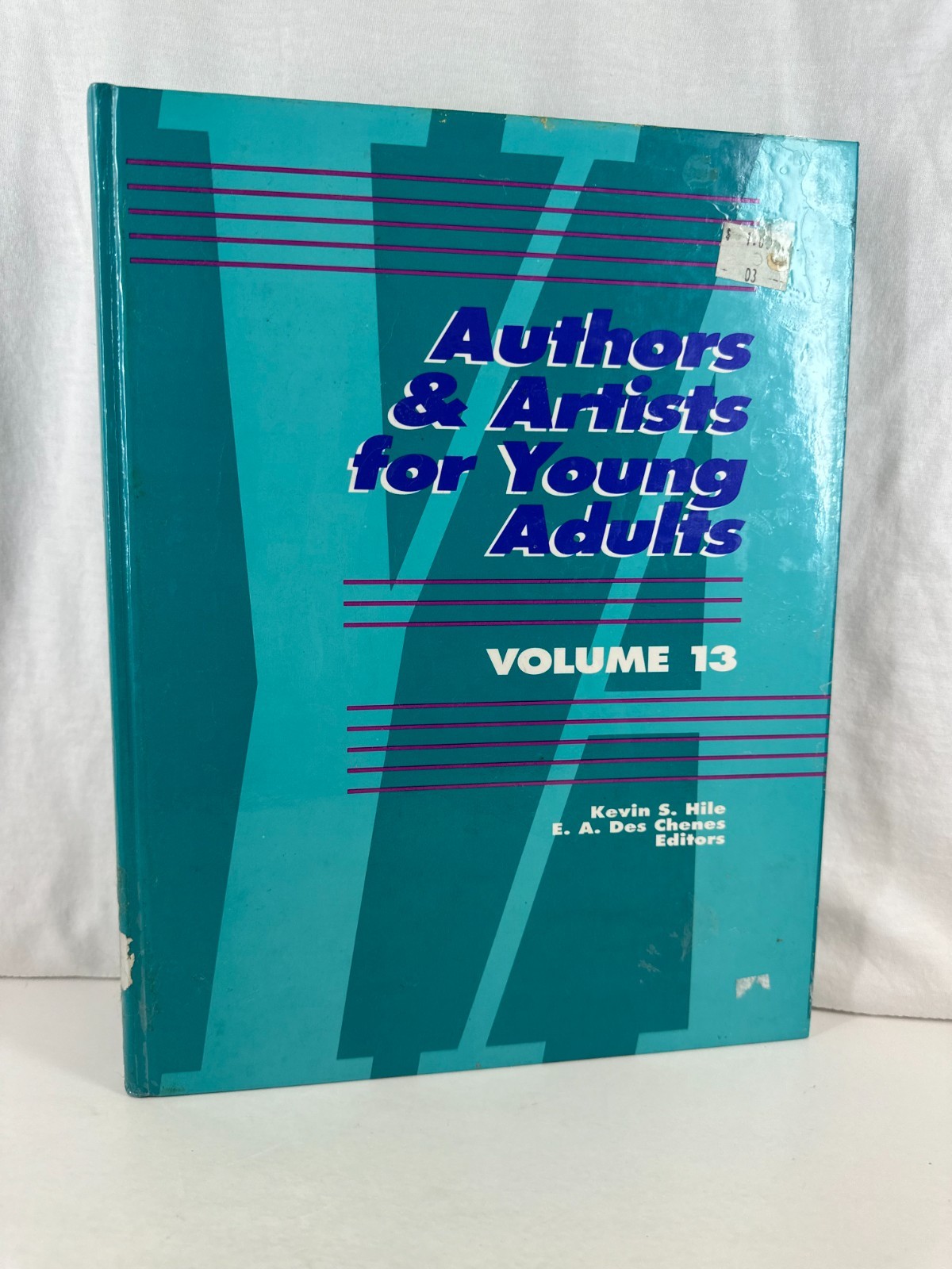 Authors and Artists for Young Adults Vol. 13 (1994, HC) Gale Reference