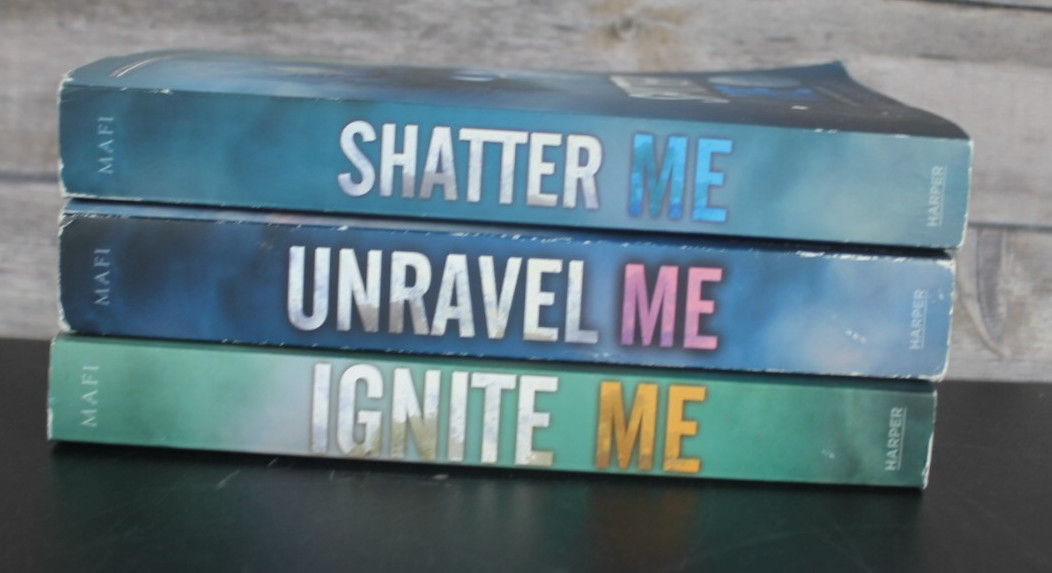 Shatter Me Series 3 Books Shatter Me Unravel Me Ignite Me Paperback Books VG